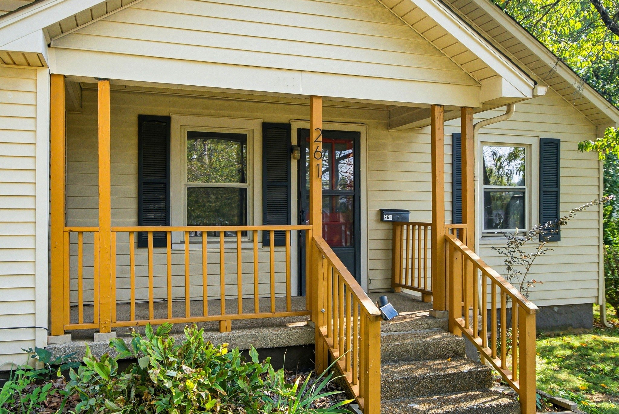 261 E Eastland St - Photo 2