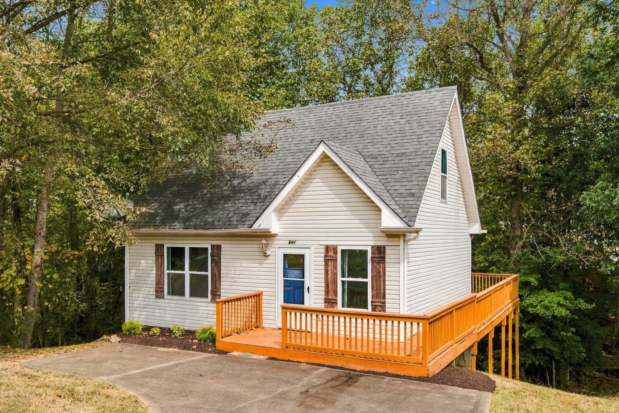 941 Applegrove Cir