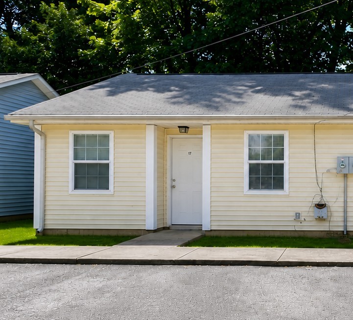 Photo 1 of 10 — 1375 Thompsonville Lane 18, Oak Grove, KY 42262