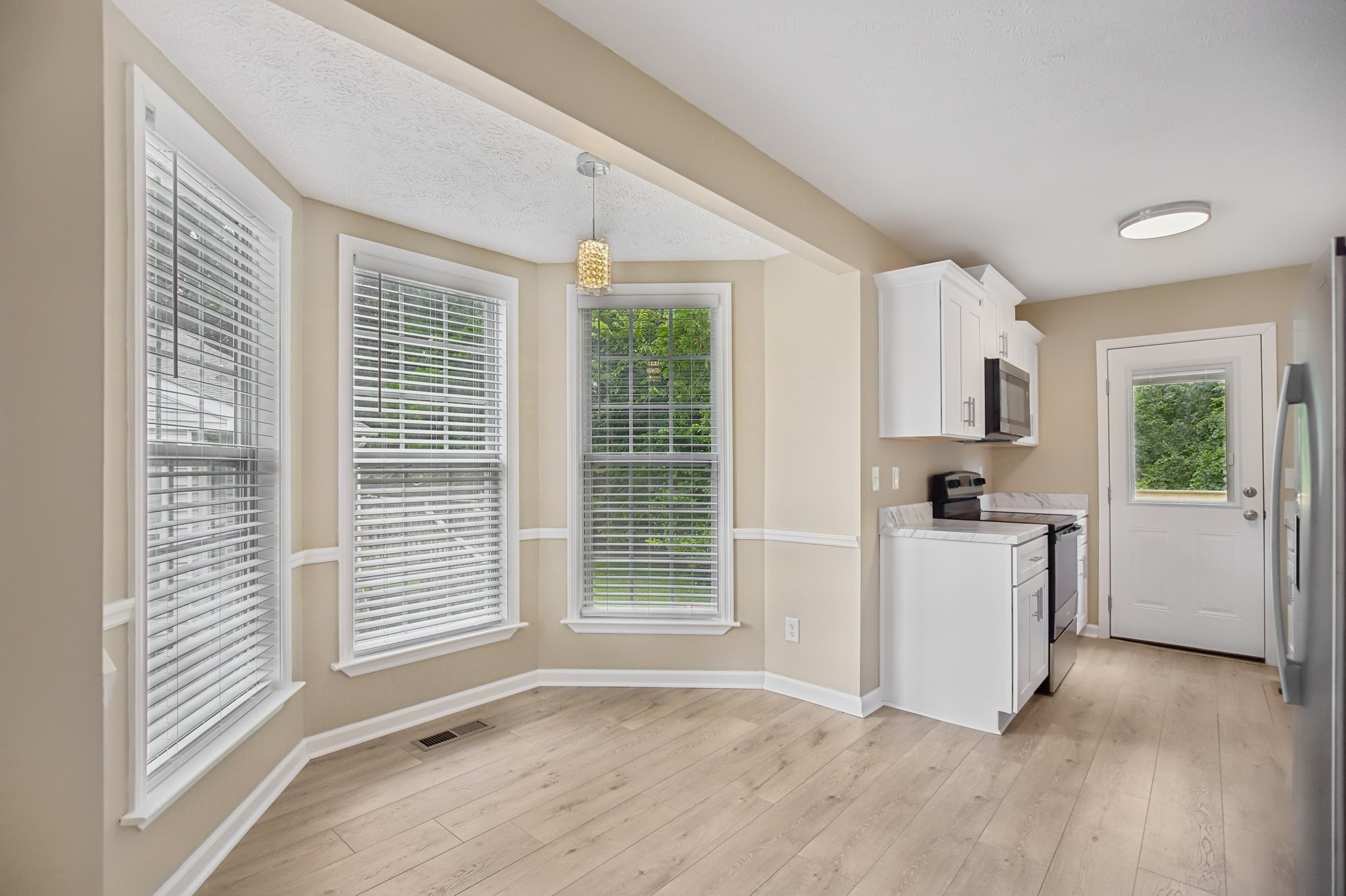 3077 Casa Dr