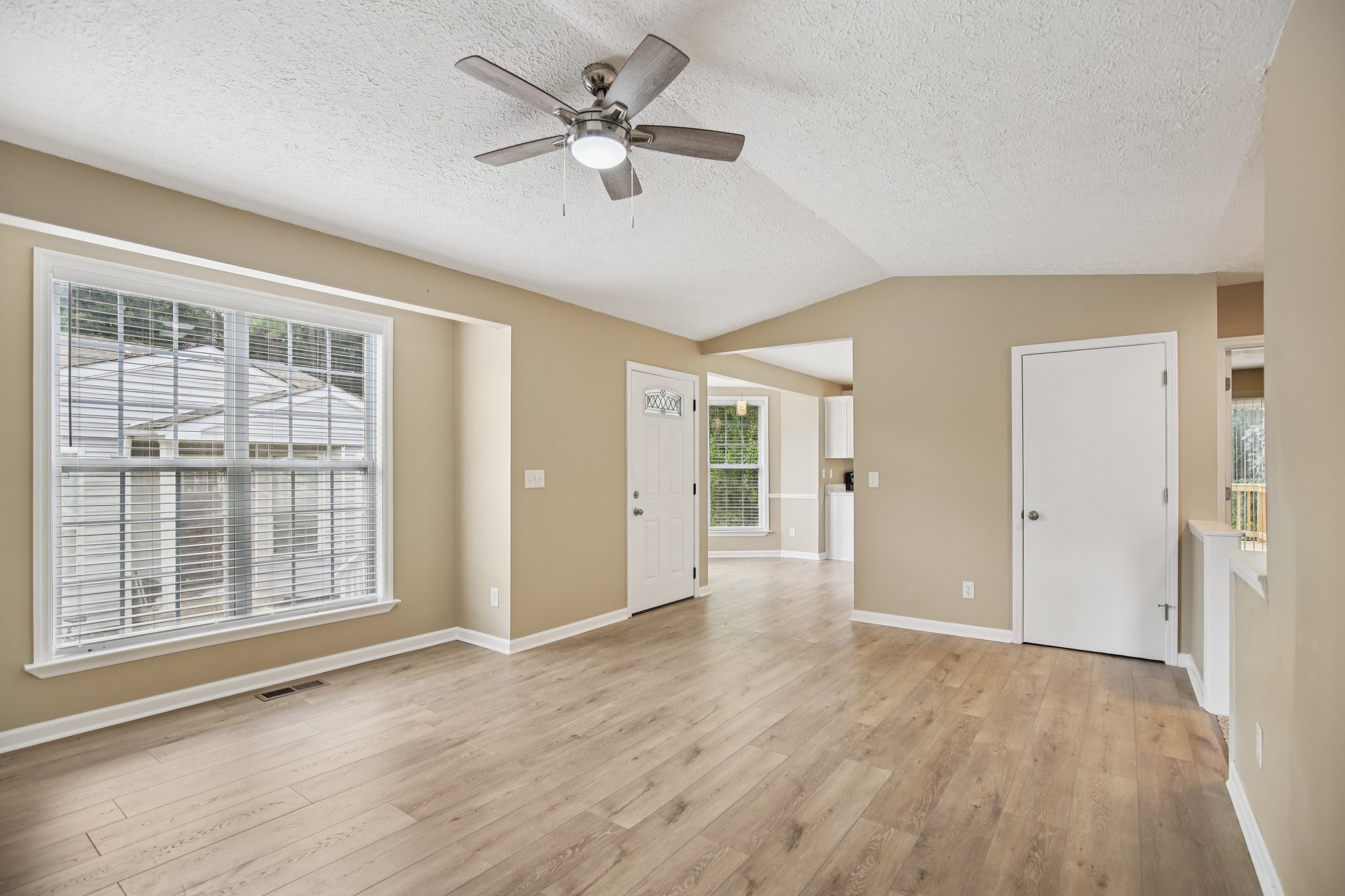 3077 Casa Dr