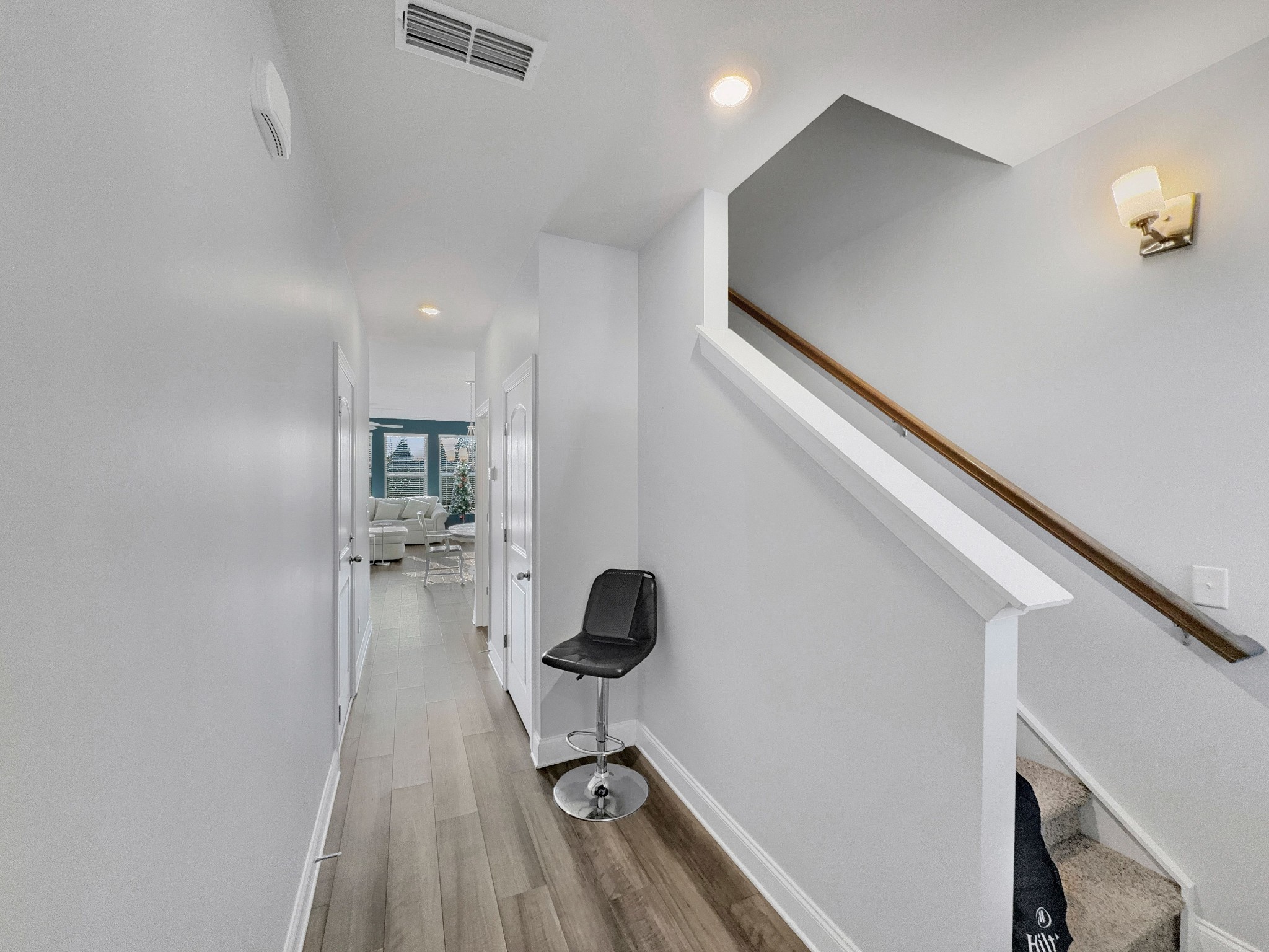 273 Netherlands Blvd