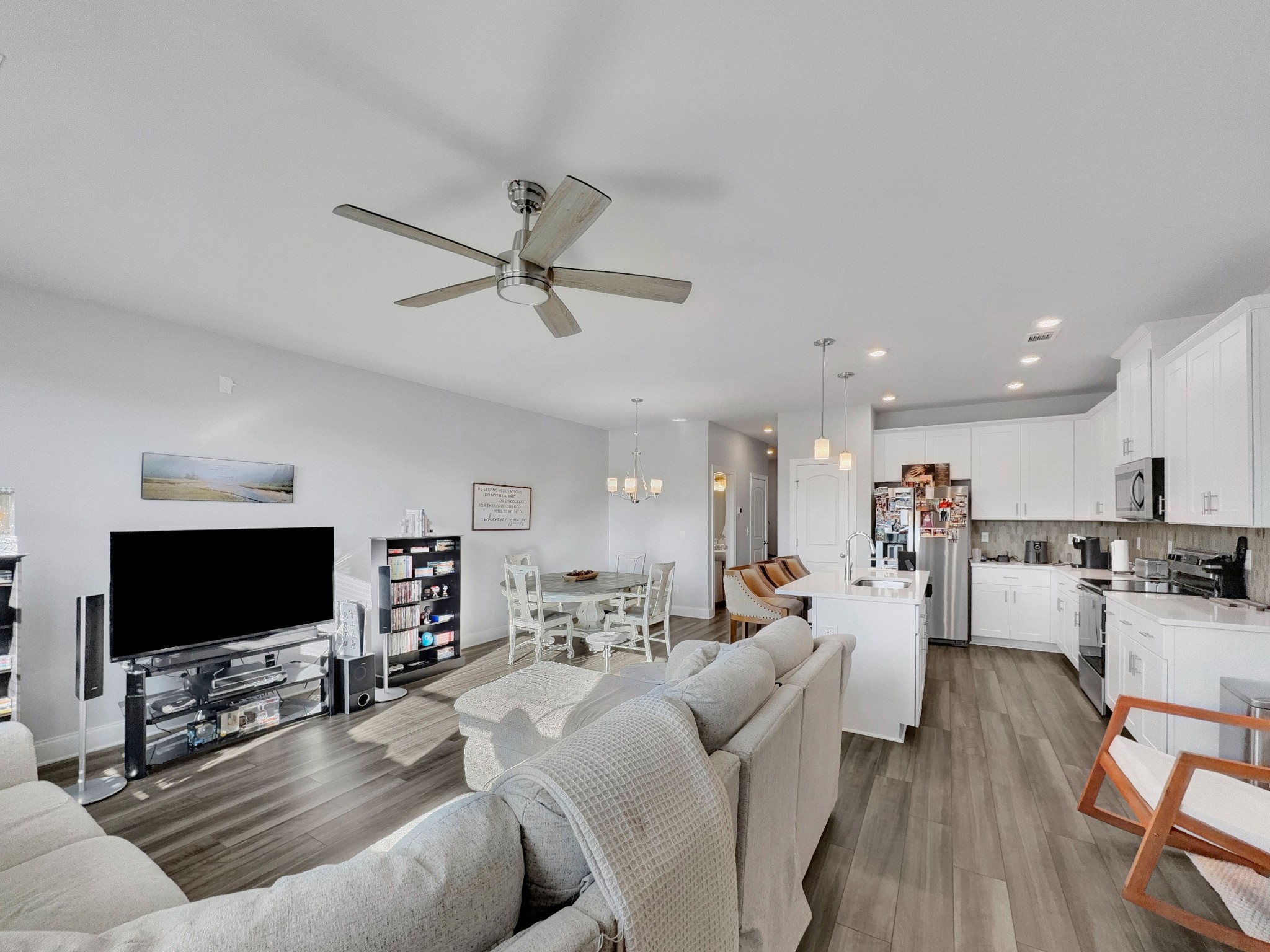 273 Netherlands Blvd