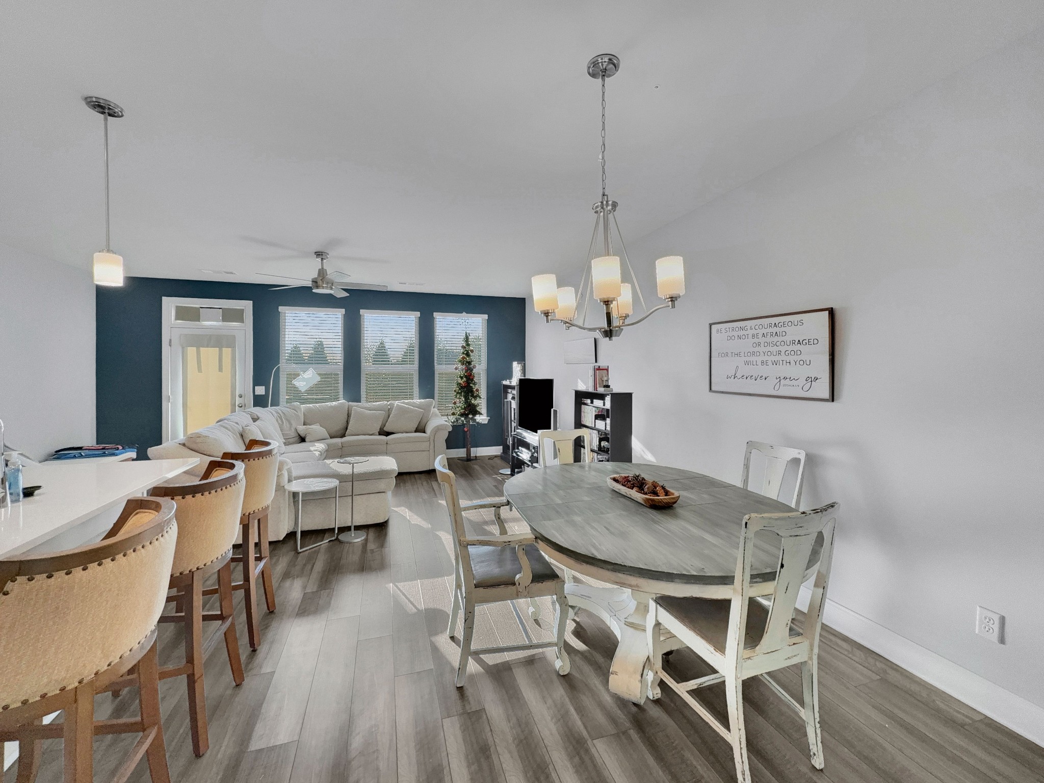 273 Netherlands Blvd