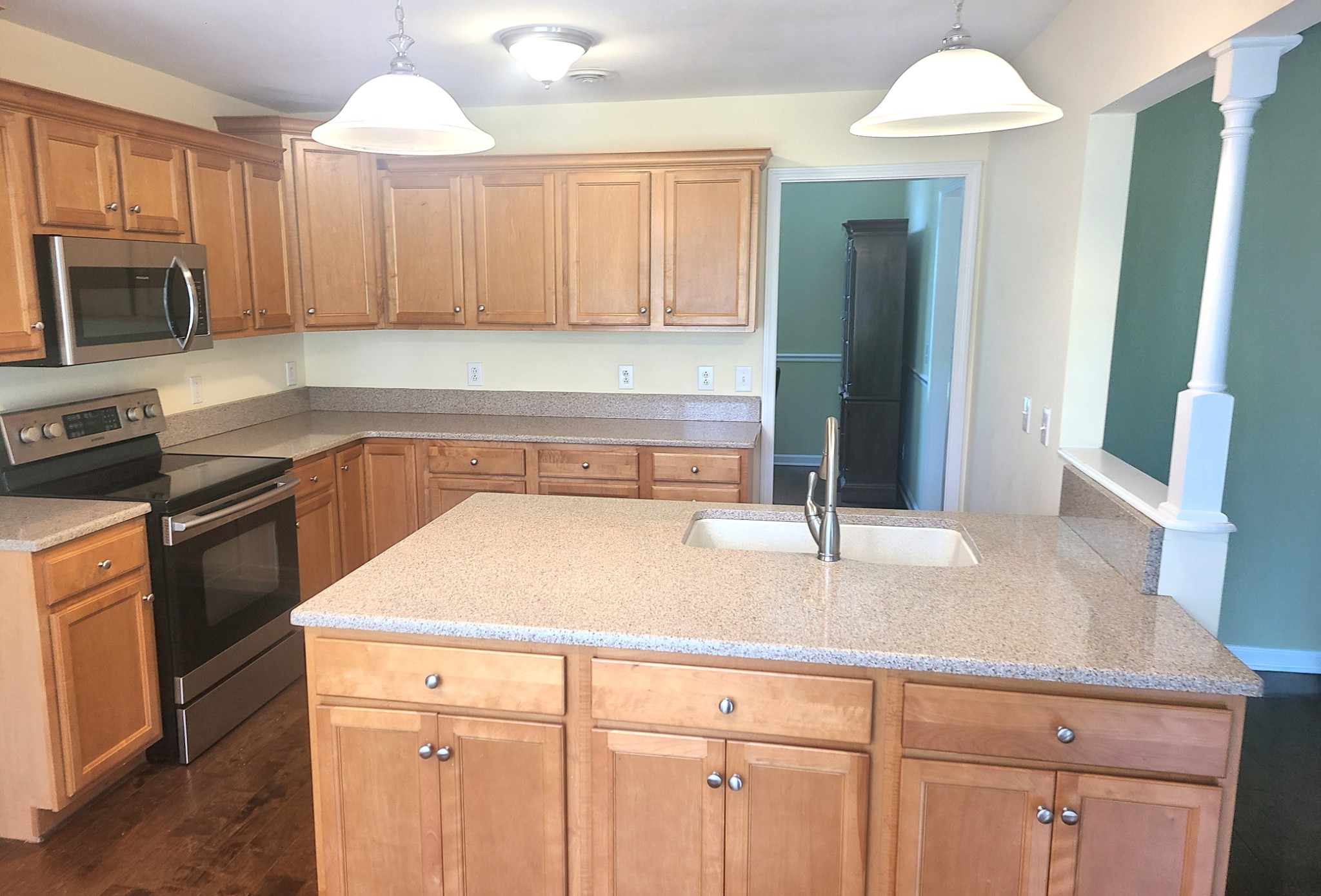 305 Lenox Ct