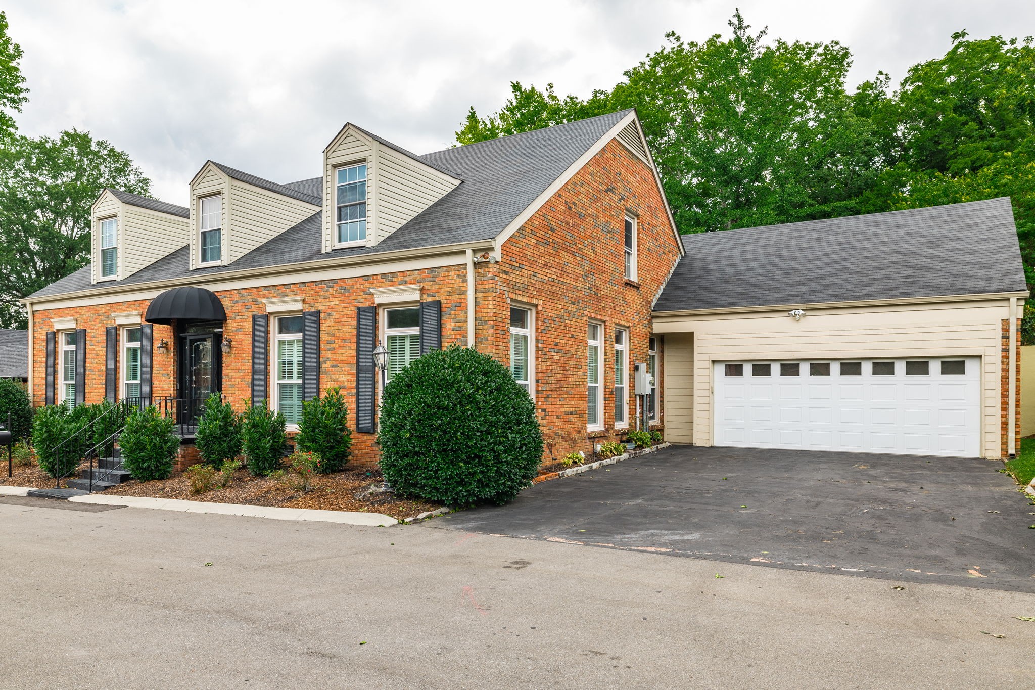 9 Redbud Dr