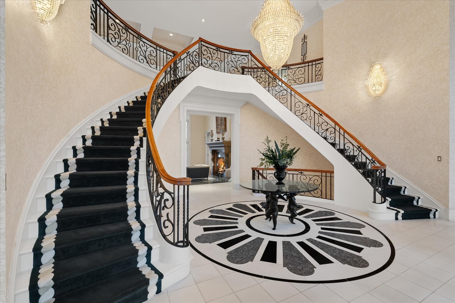 285 Lakeside Way