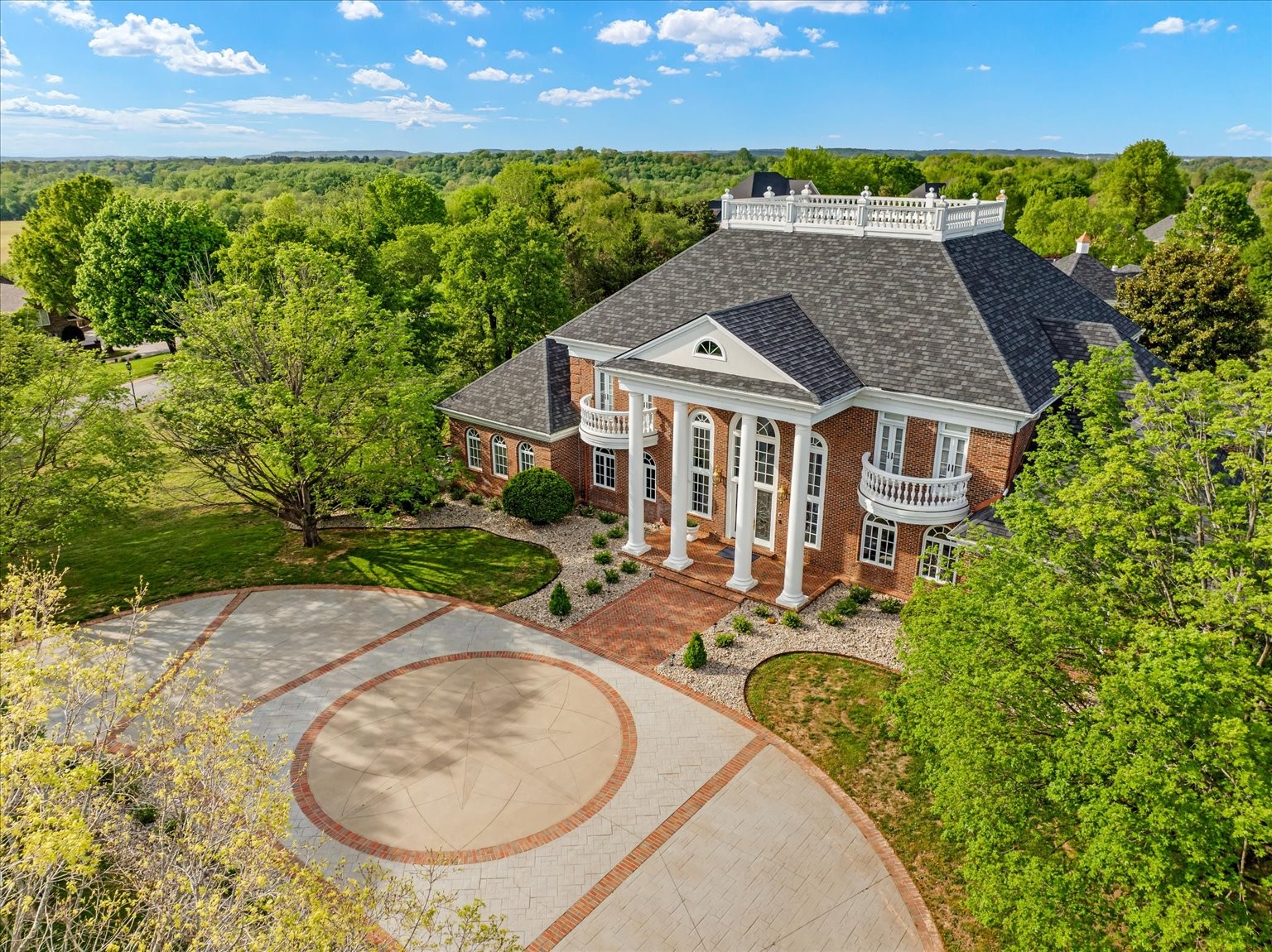 285 Lakeside Way