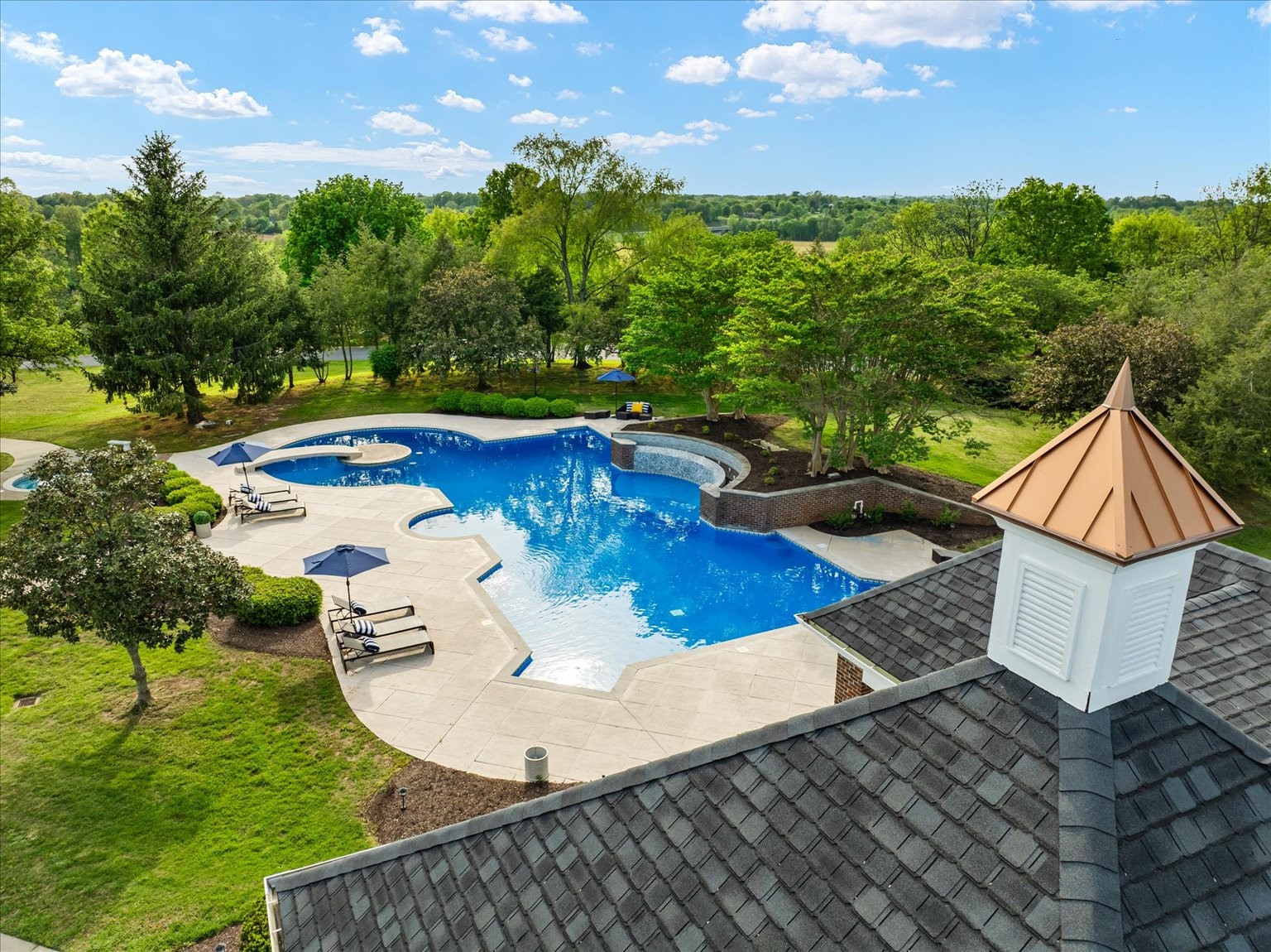 285 Lakeside Way