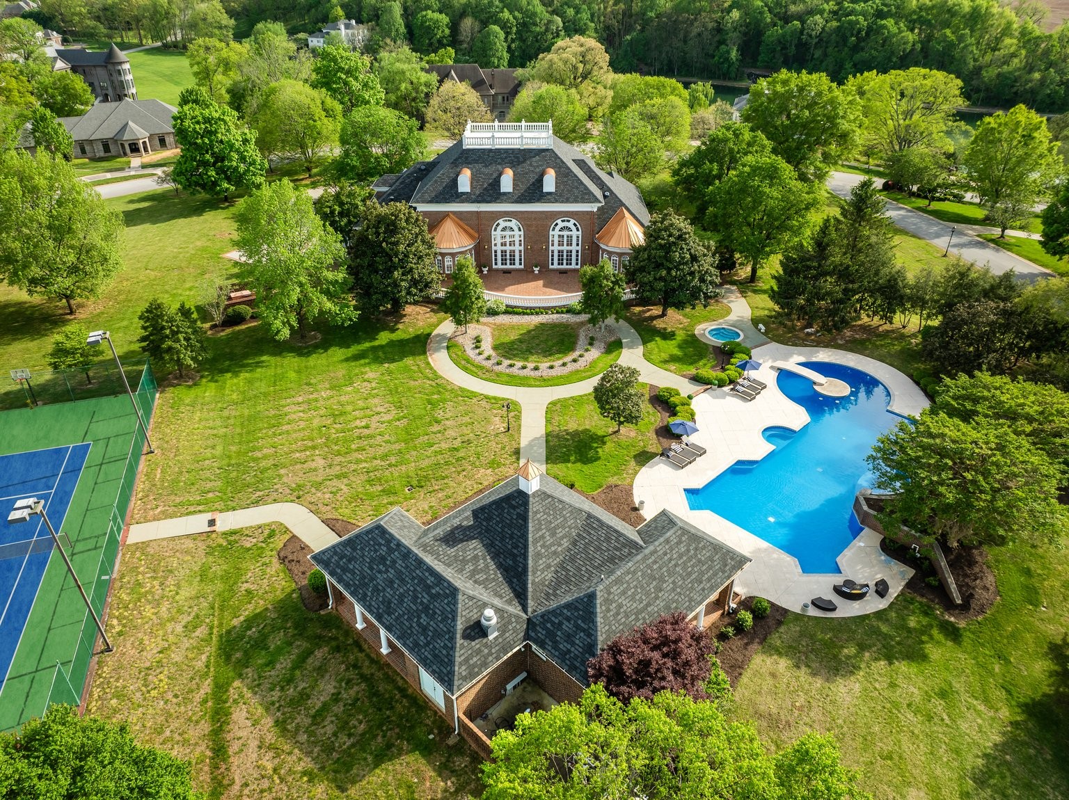 285 Lakeside Way