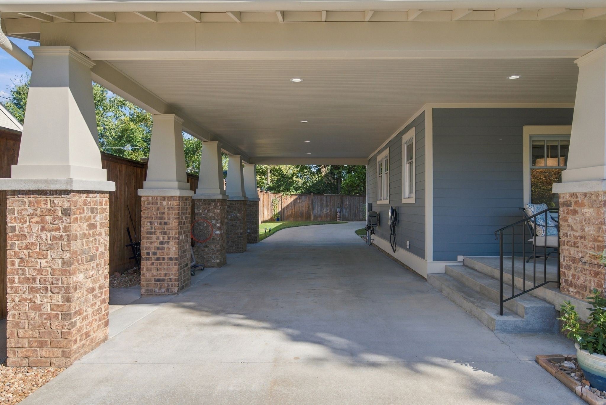 702 Skyview Dr