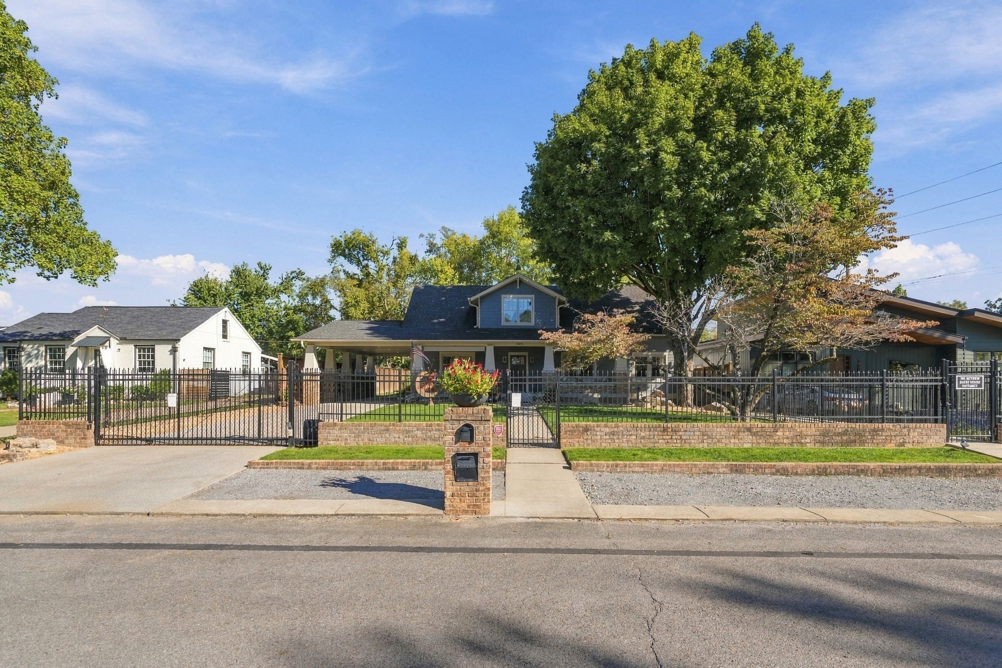702 Skyview Dr