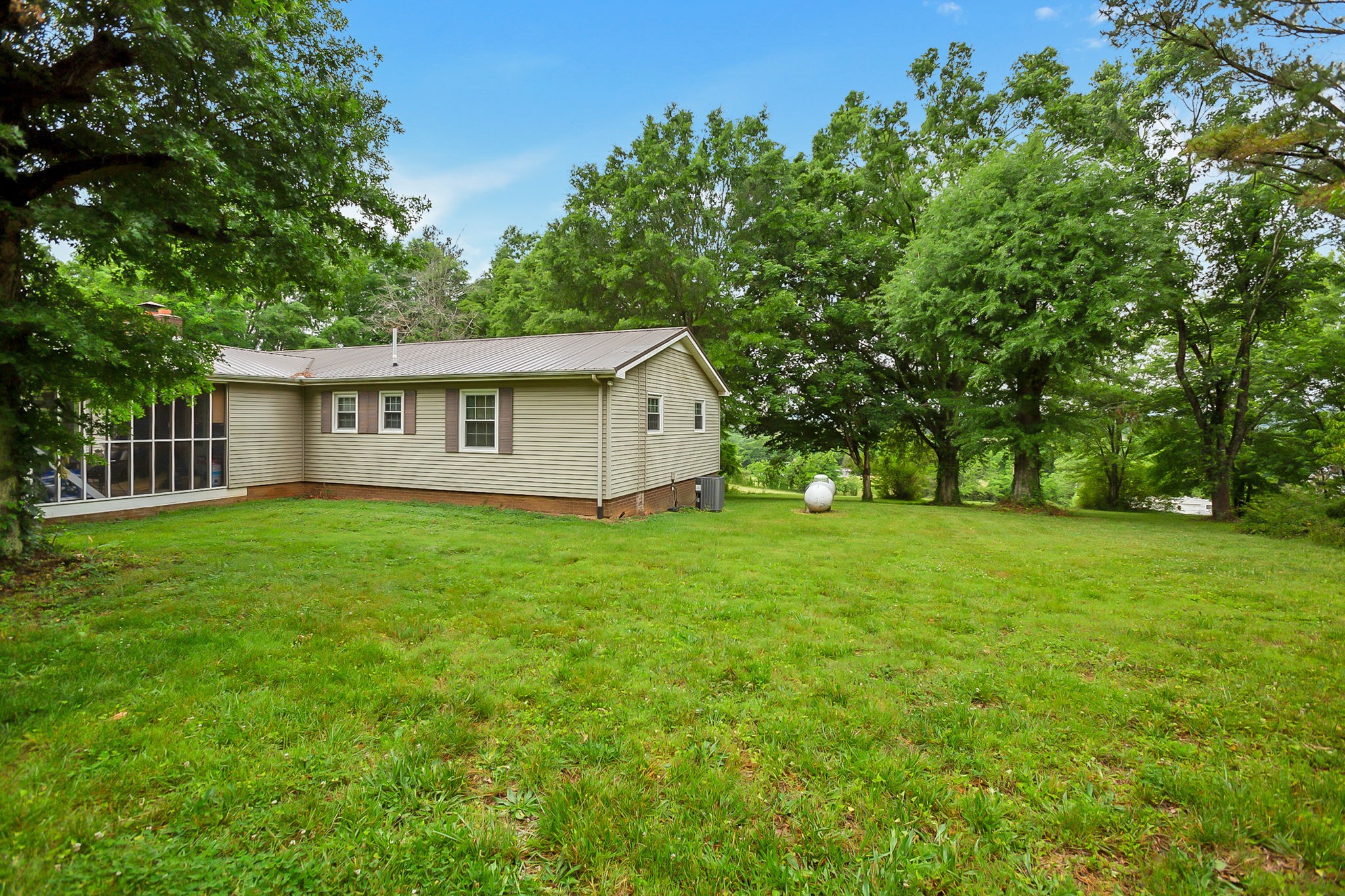2226 Hwy 25 W
