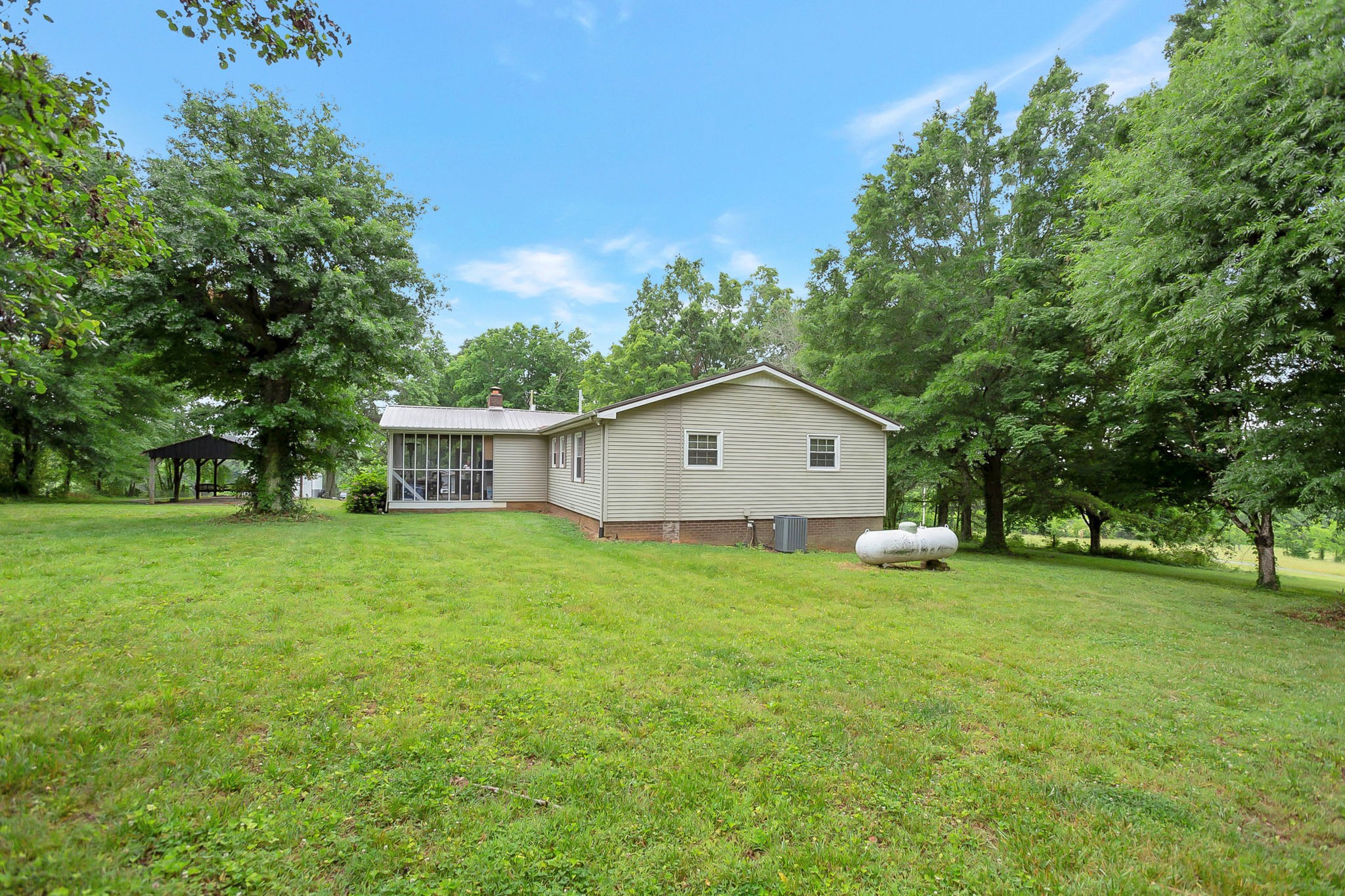 2226 Hwy 25 W