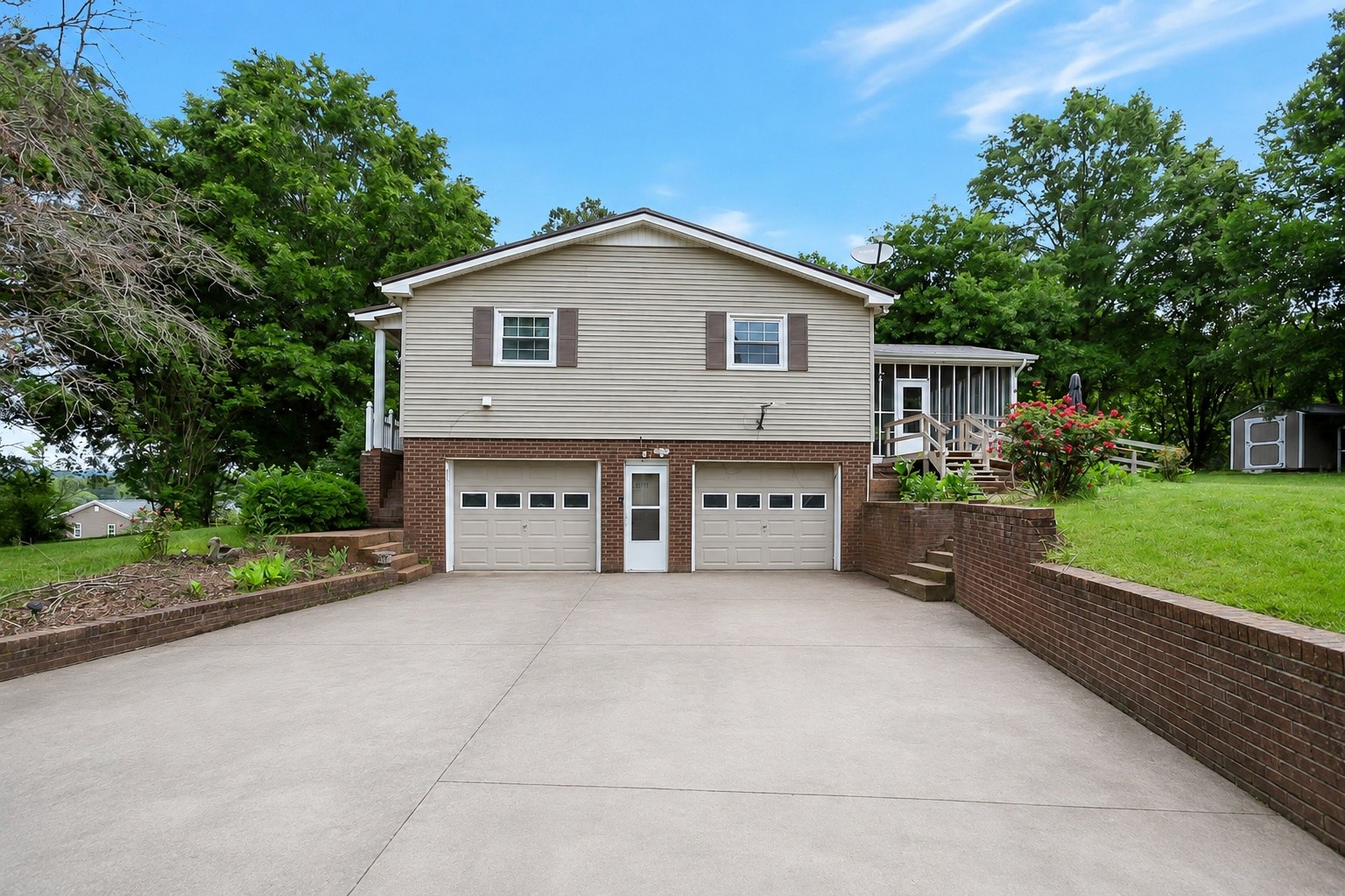 2226 Hwy 25 W