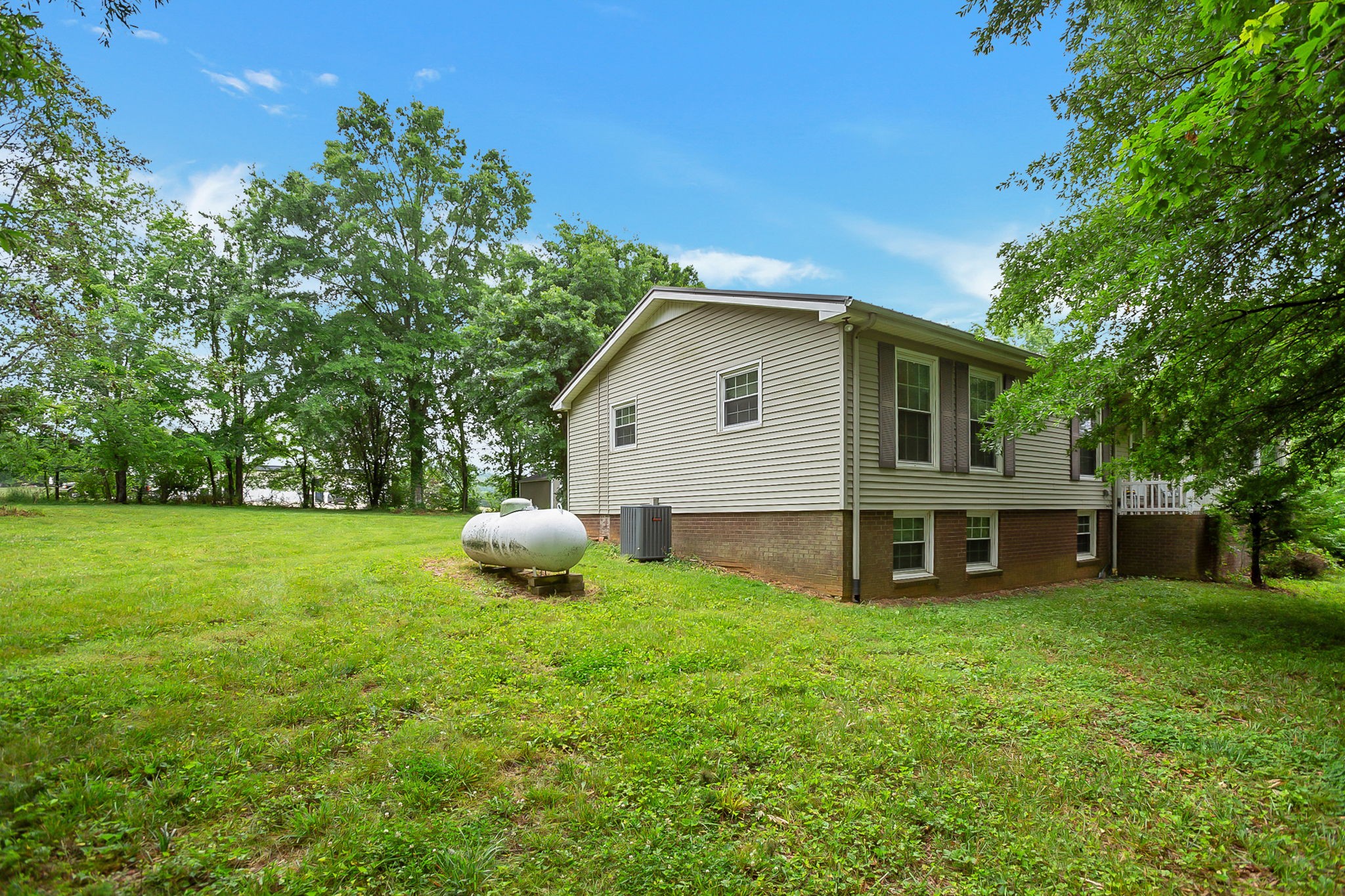 2226 Hwy 25 W
