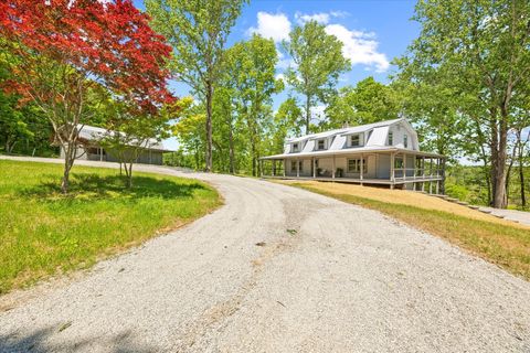 4221 New Hope Rd Celina TN 38551