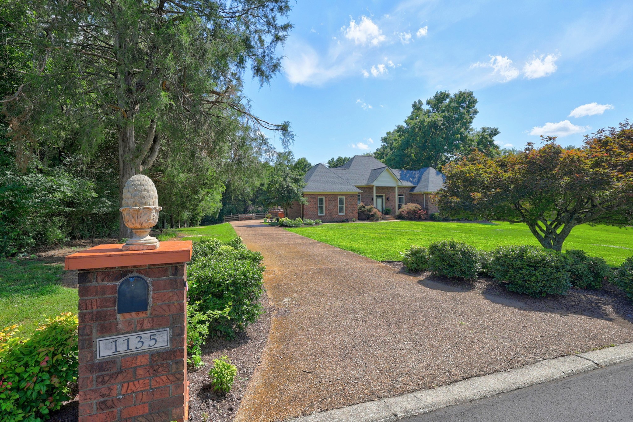 1135 Stirlingshire Dr - Photo 3