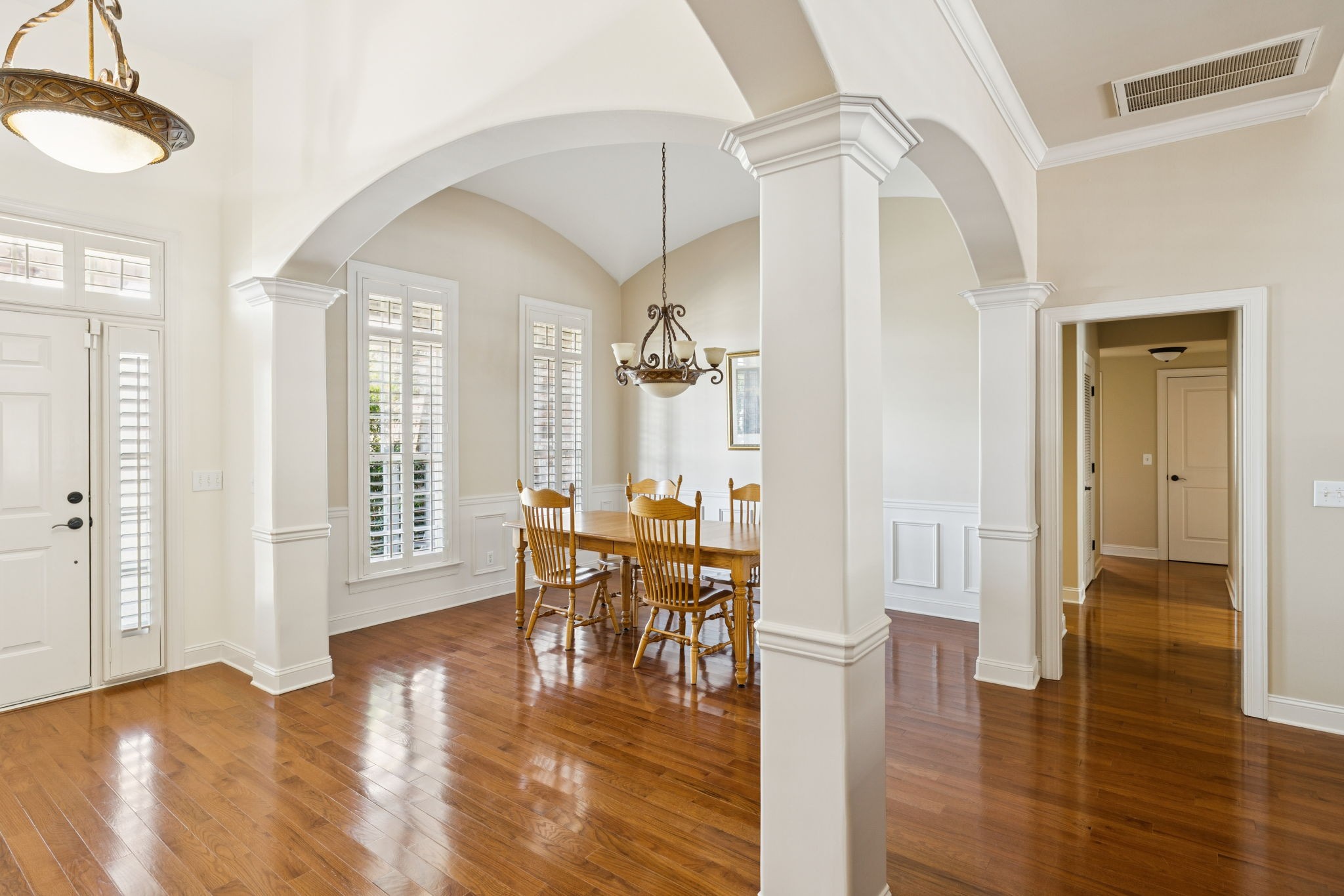 2204 Twin Peaks Ct