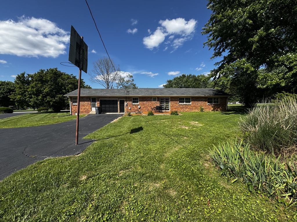 1307 Ellington Dr