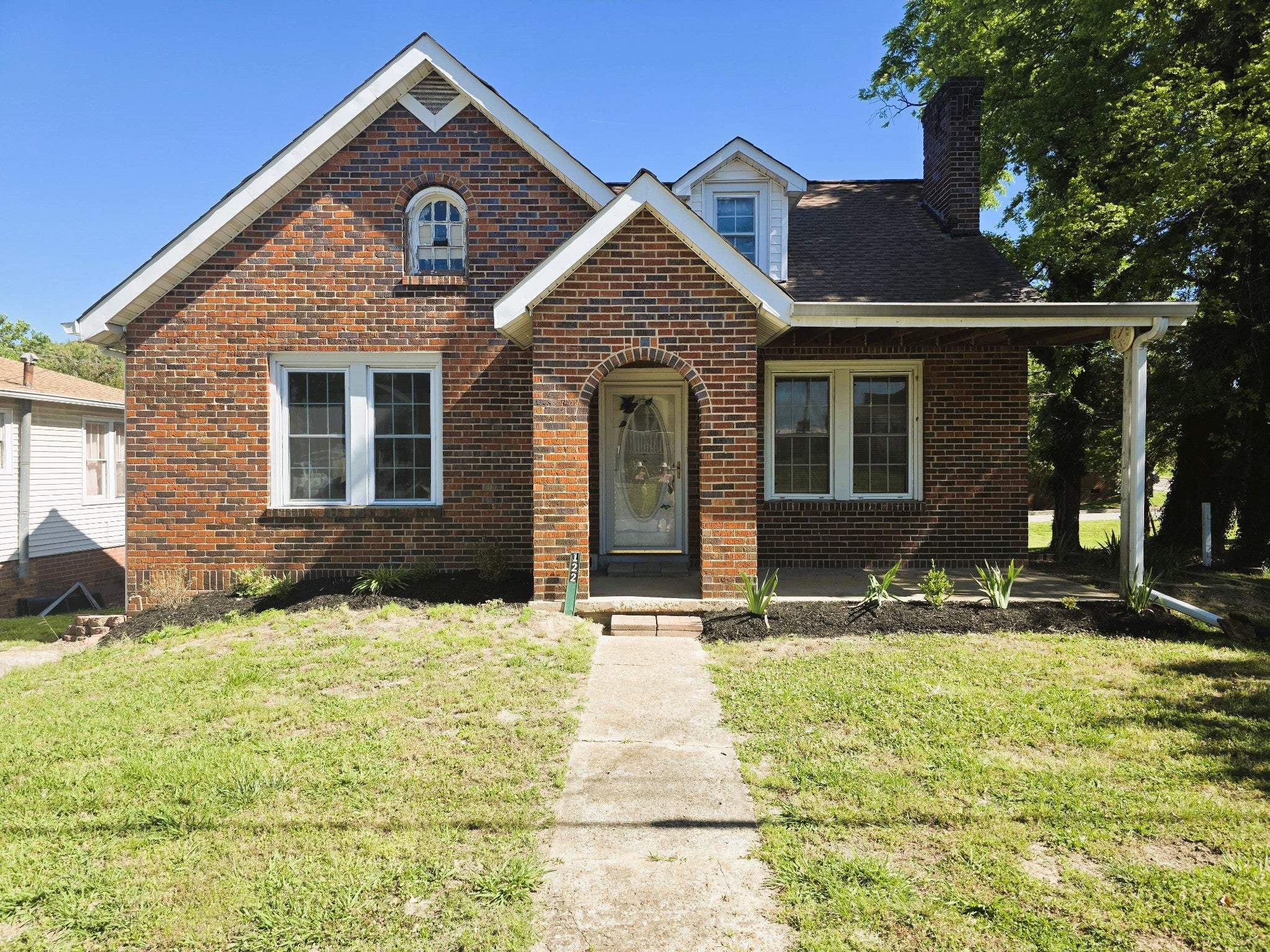 122 W Lake St