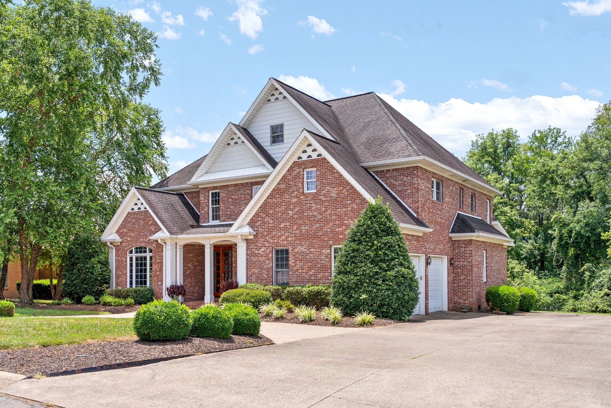 305 Lincoln Way
