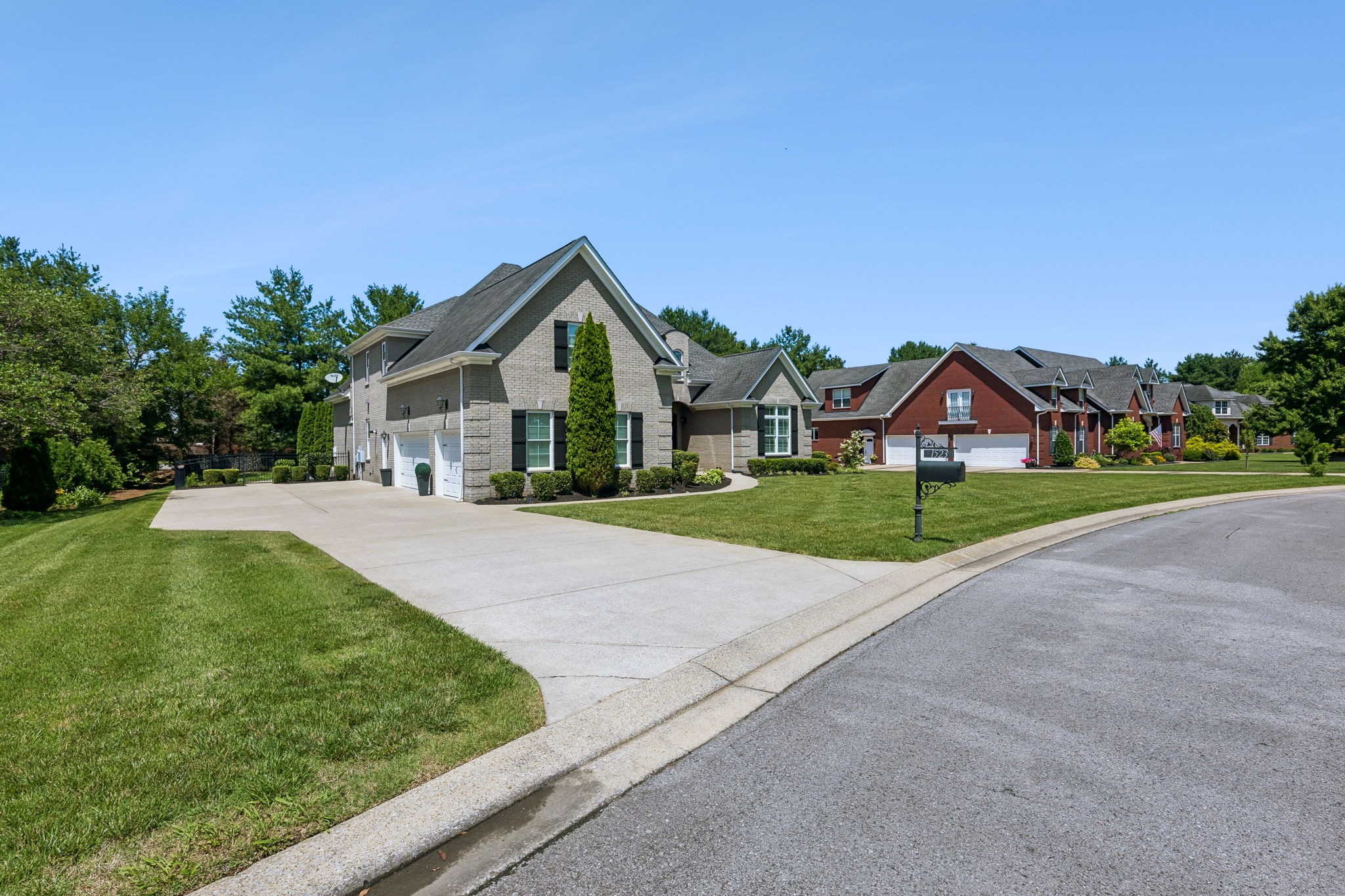 1523 Anatole Ct