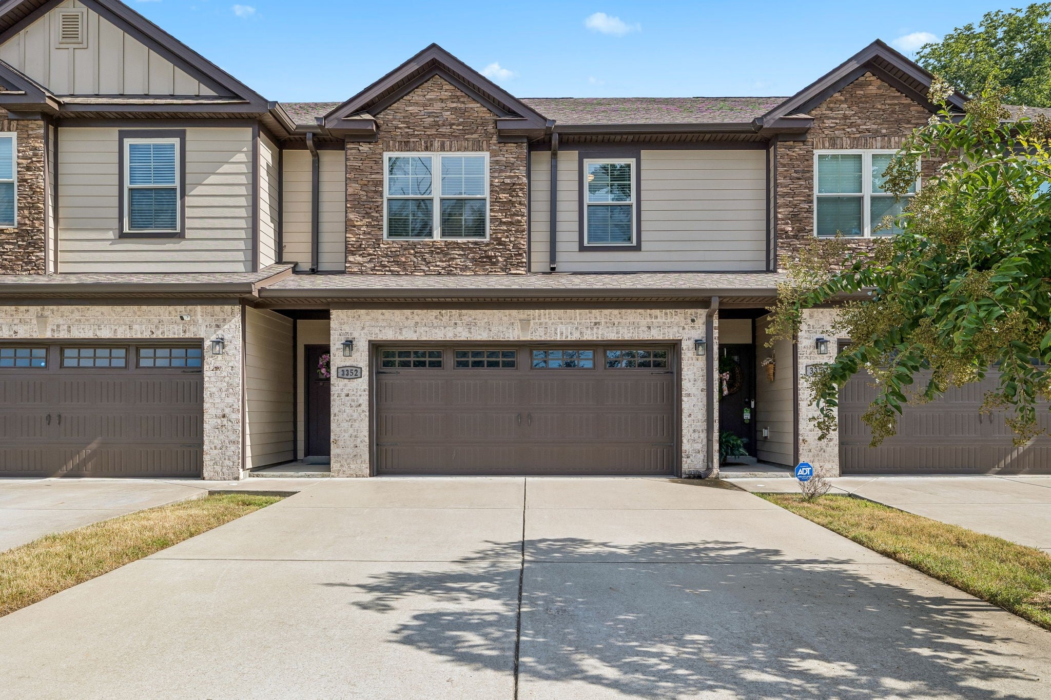 3352 Alta Ln
