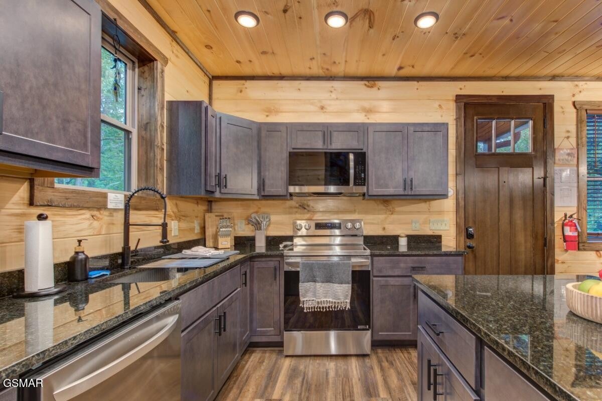 985 King Branch Road