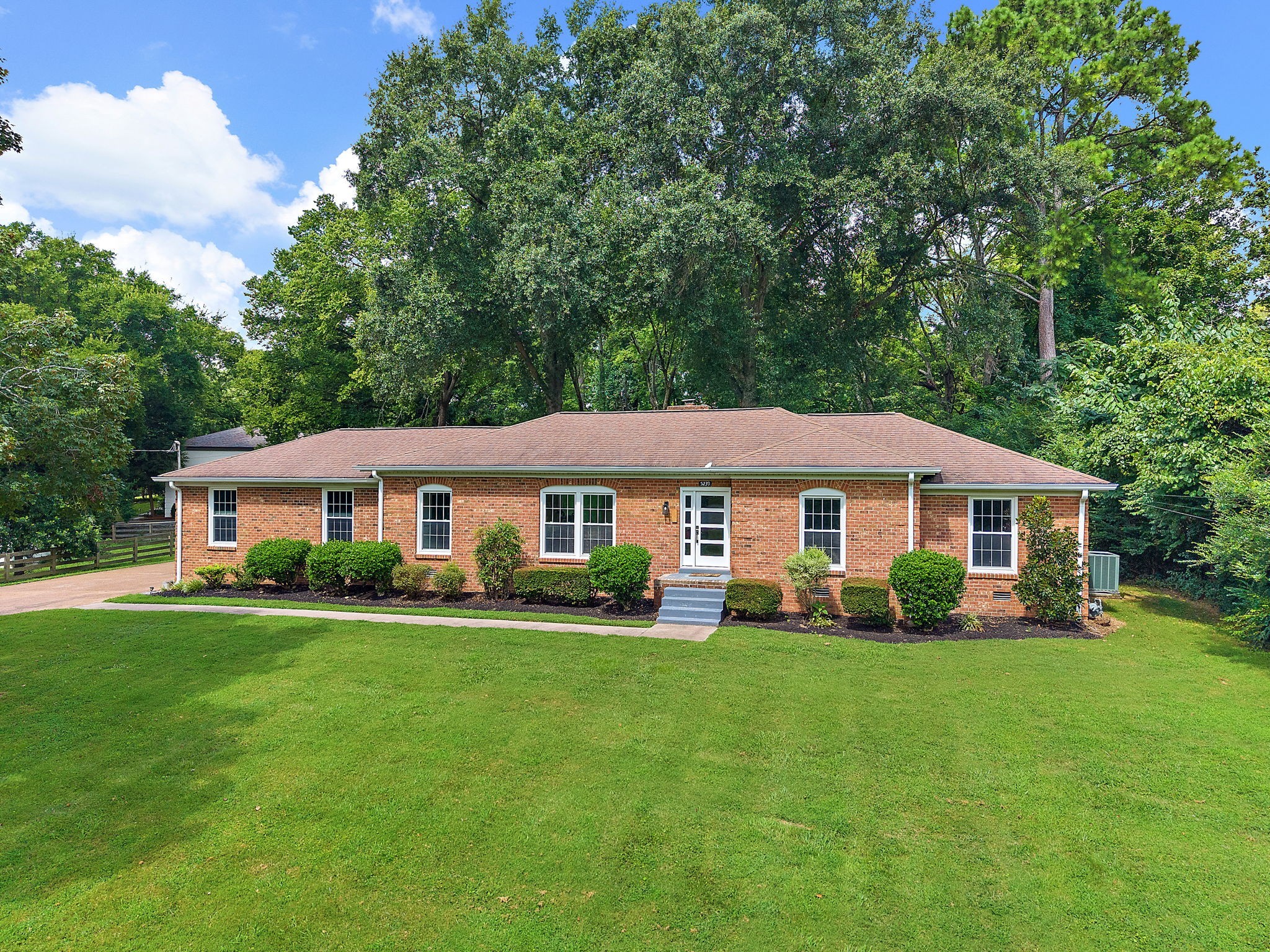 5239 Trousdale Dr