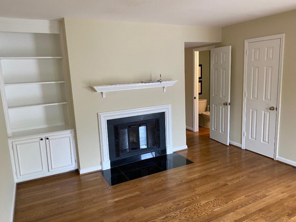 704 Fox Ridge Dr