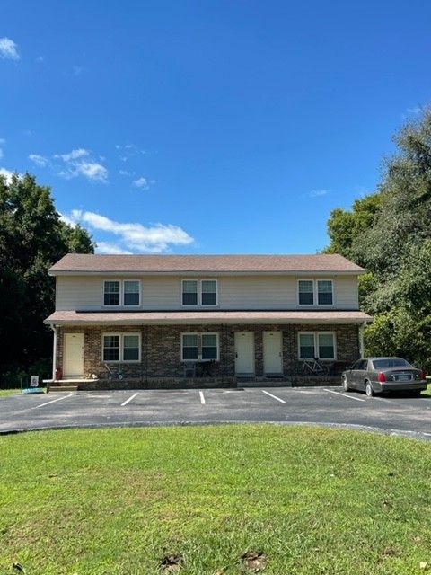 2135 W Gaines St Lawrenceburg TN 38464