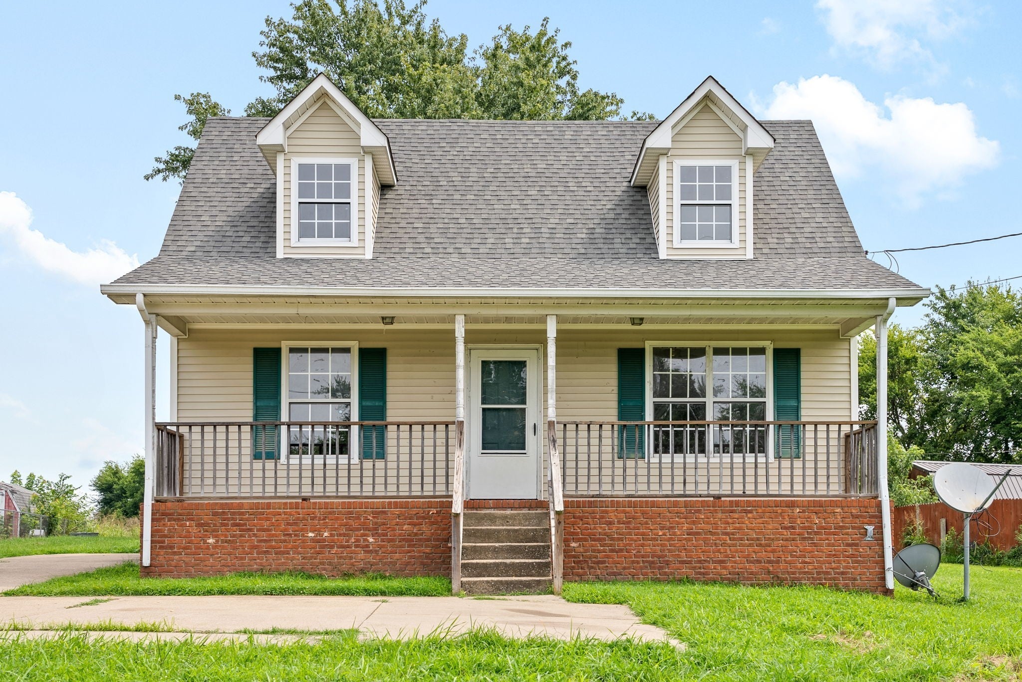 Photo 1 of 30 — 2080 Carneal Ln, Oak Grove, KY 42262