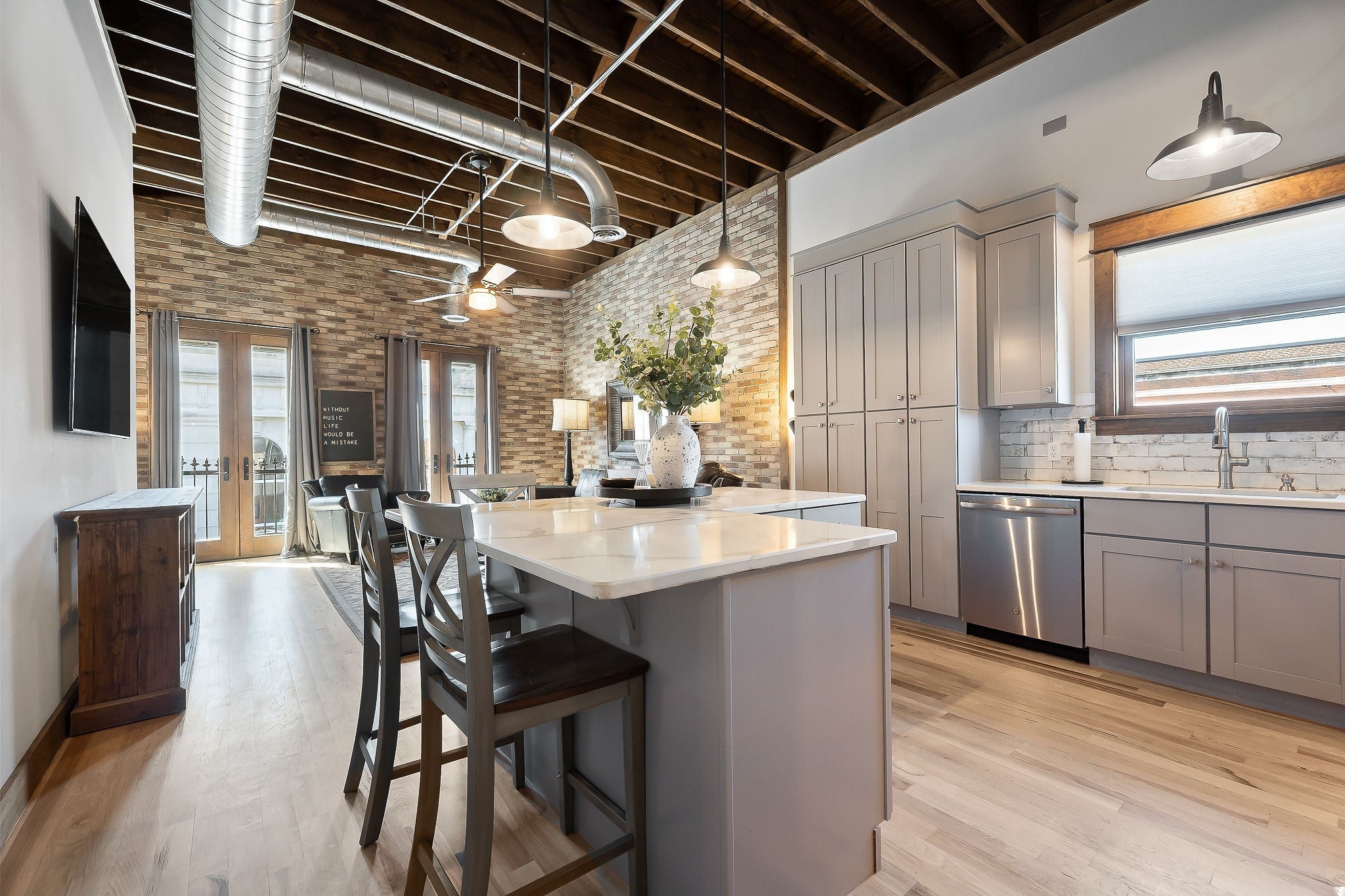 209 E Main St 101