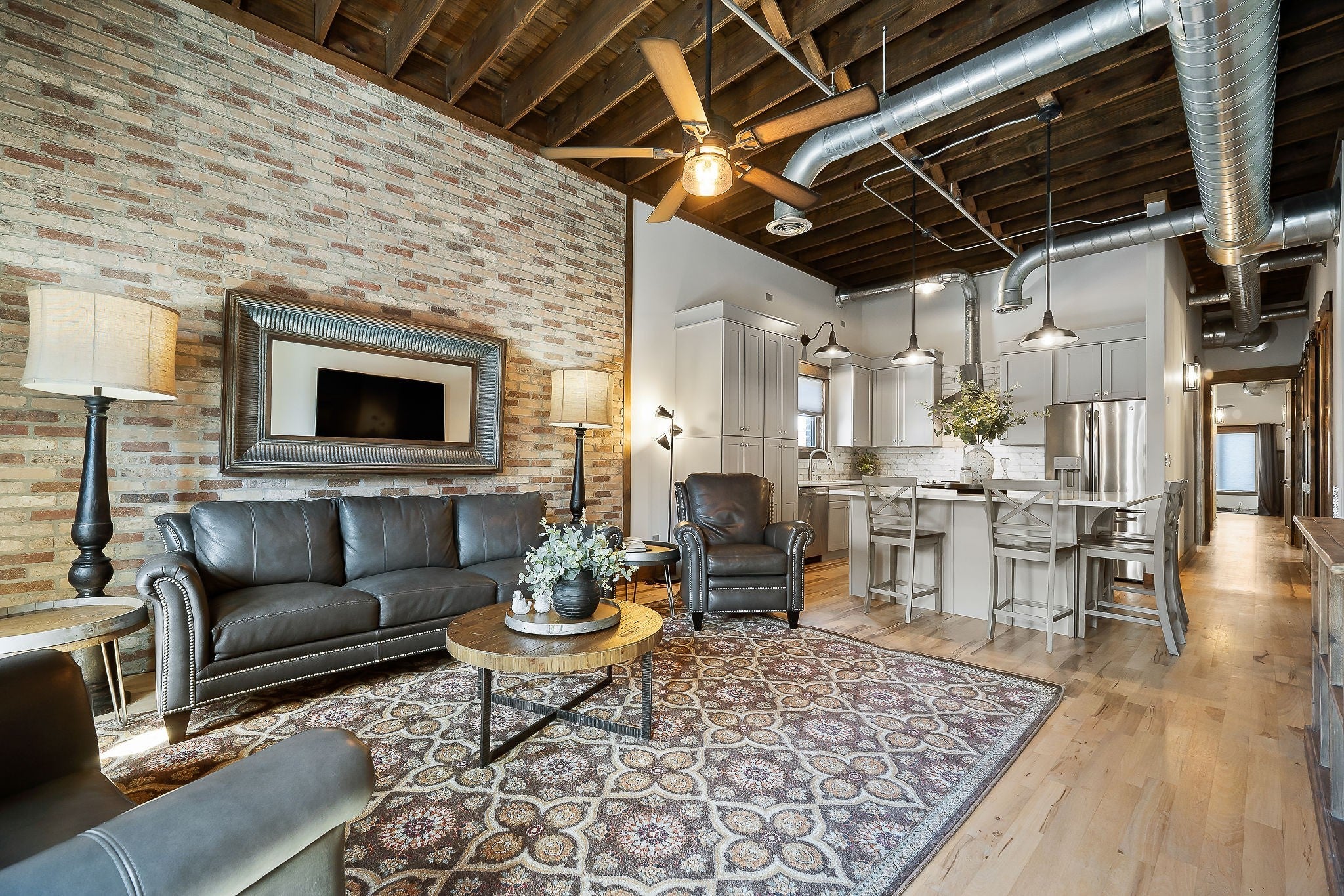 209 E Main St 101