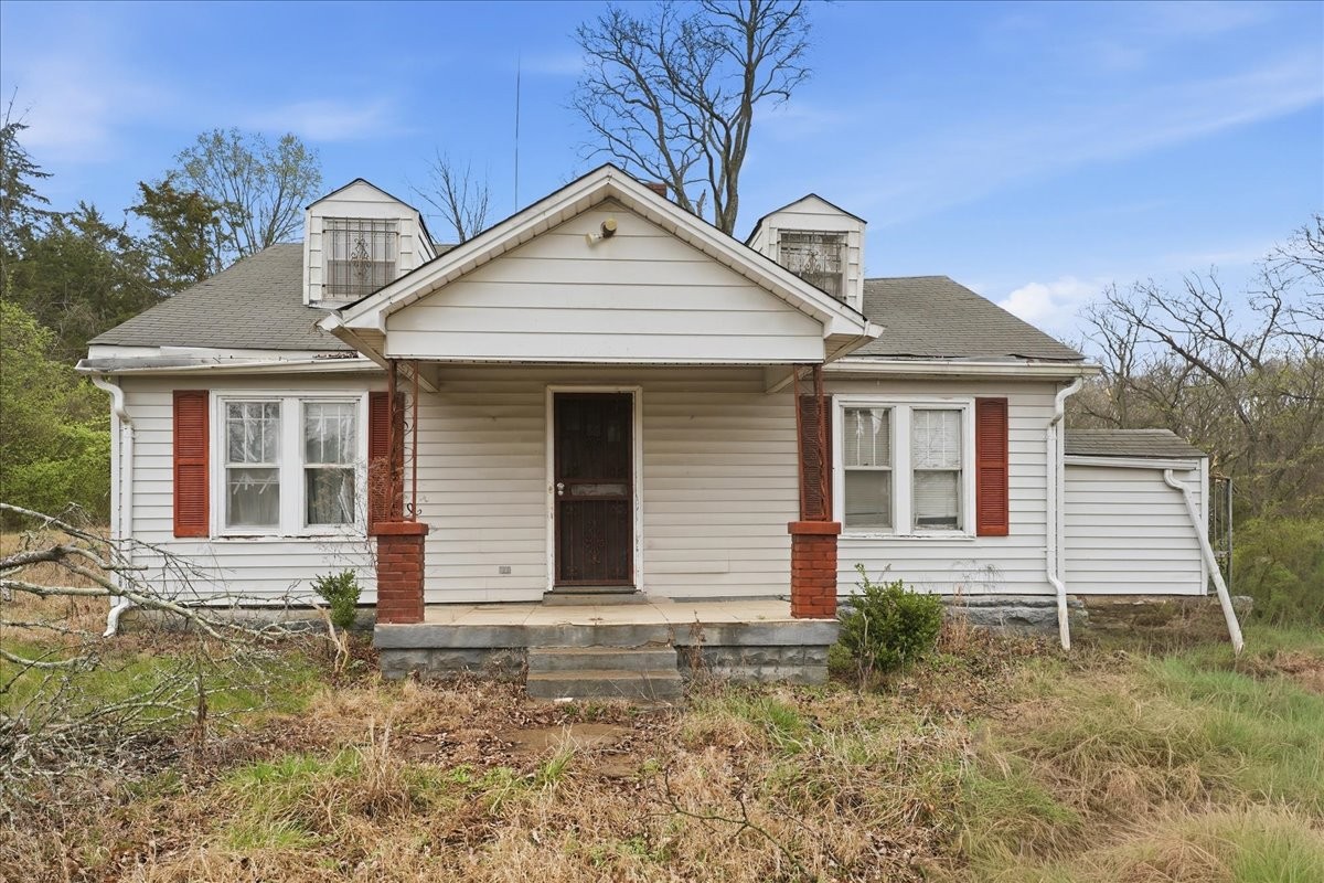 1219 S Dickerson Rd