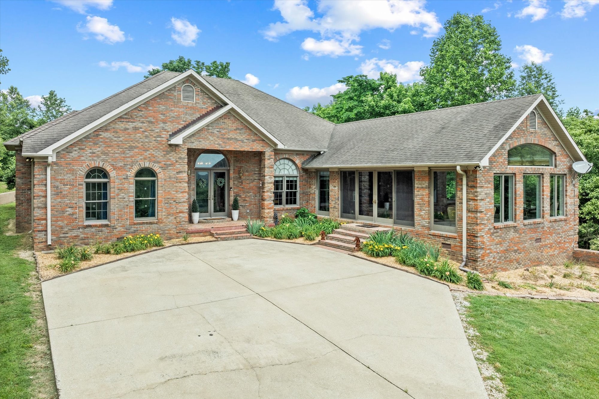 360 Long Hollow Ln