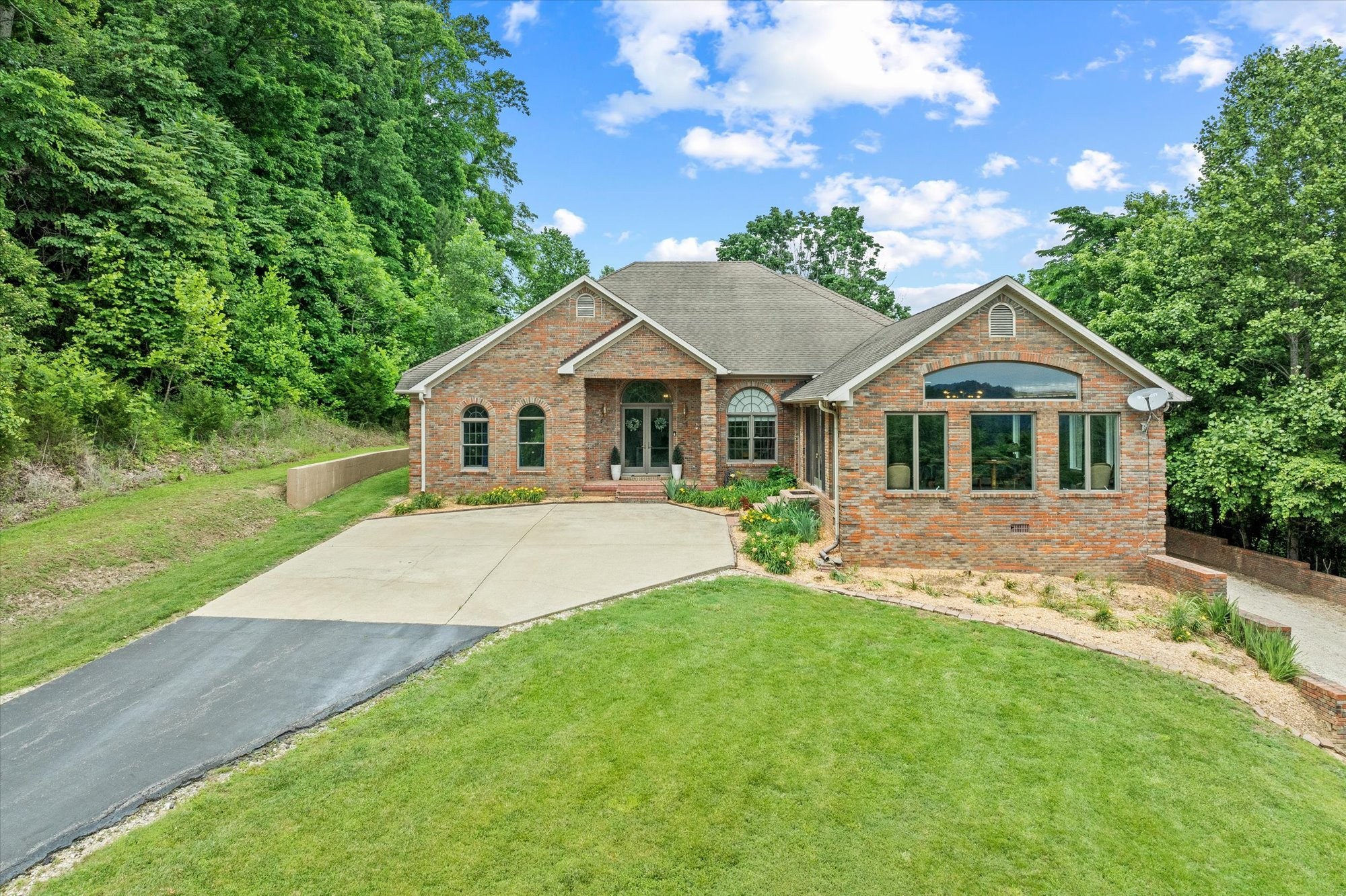 360 Long Hollow Ln