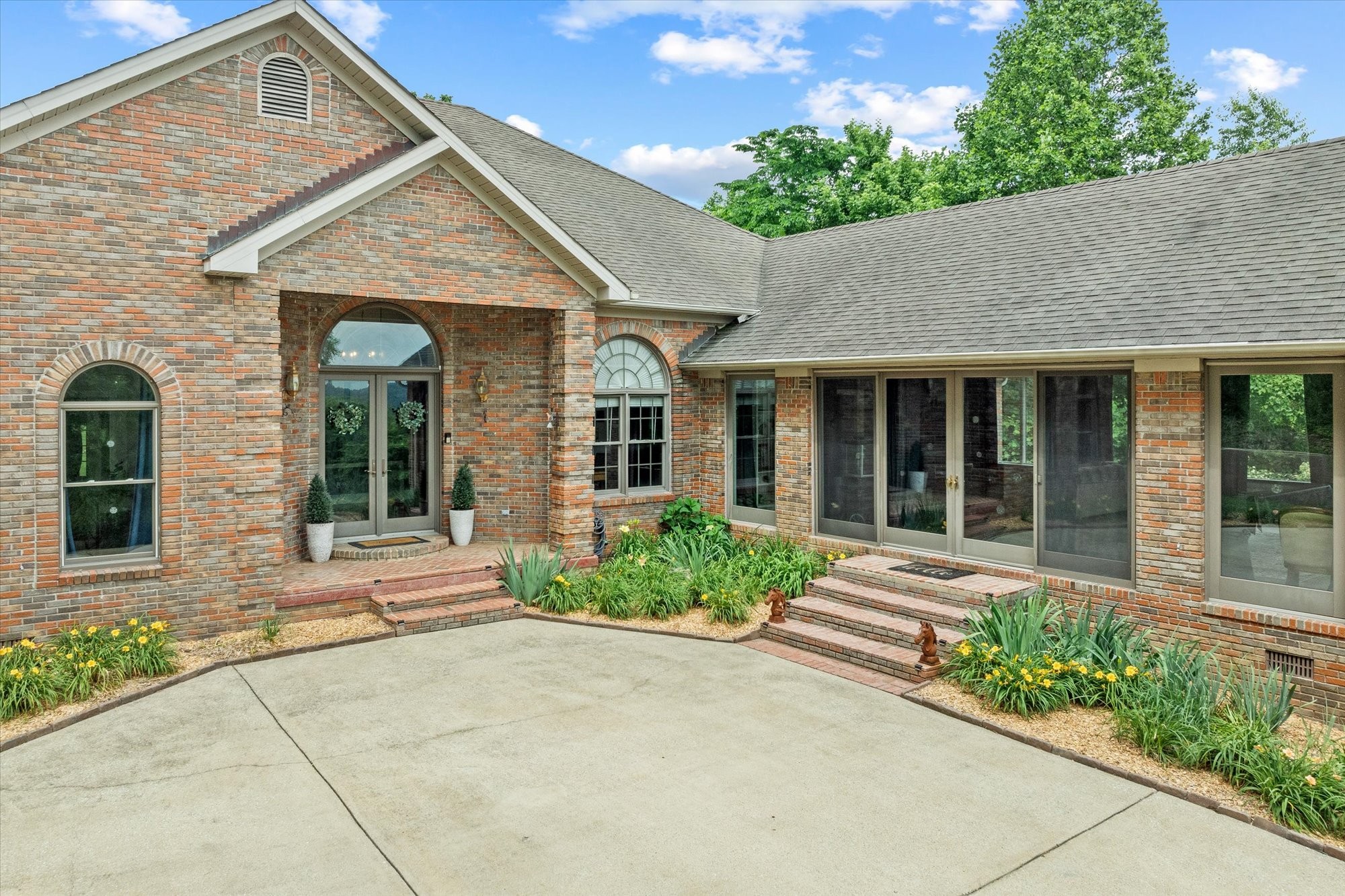 360 Long Hollow Ln