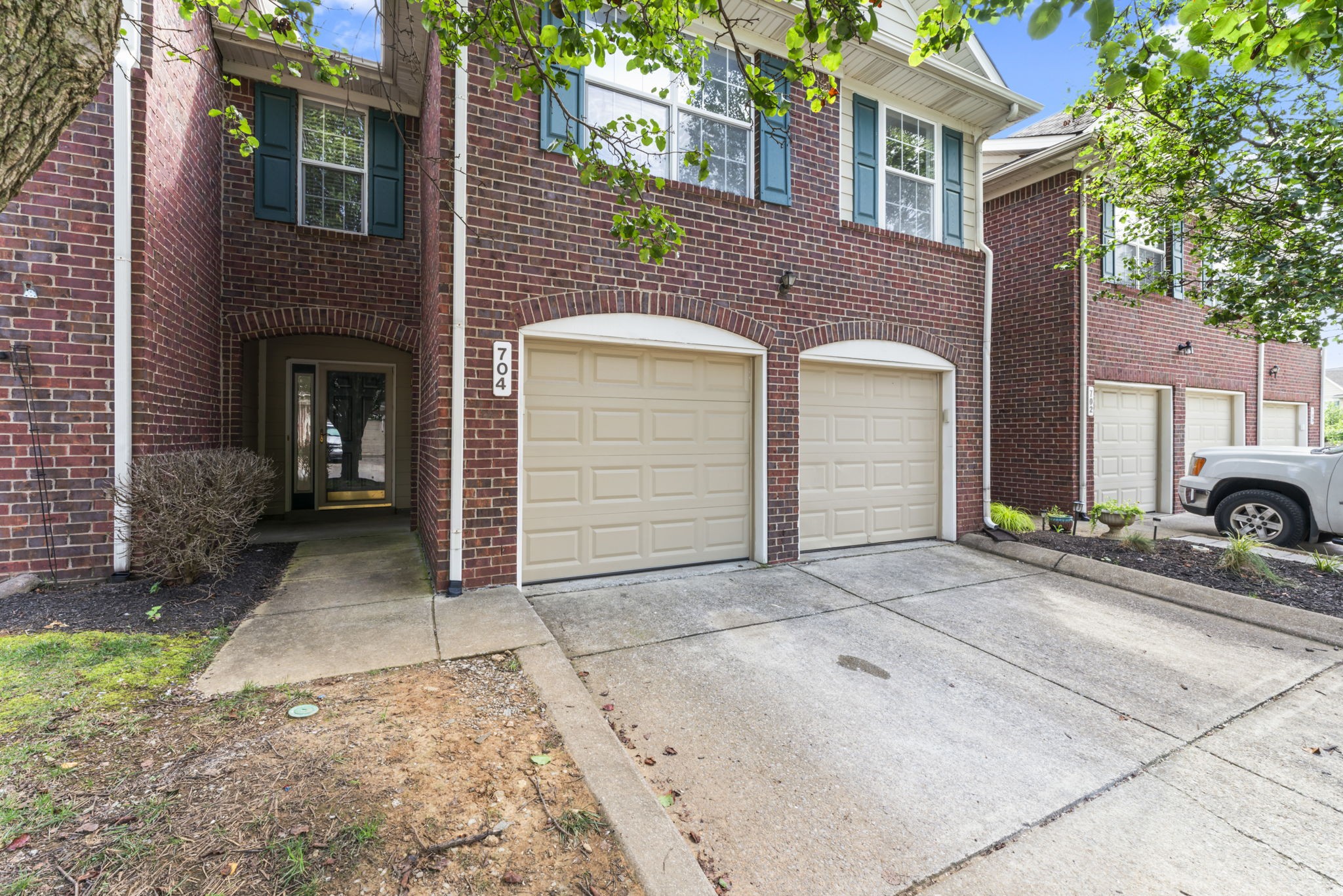 704 Heath Pl
