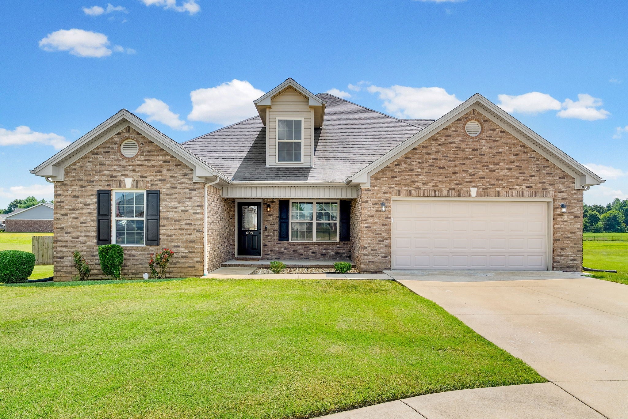 609 Summerset Pl