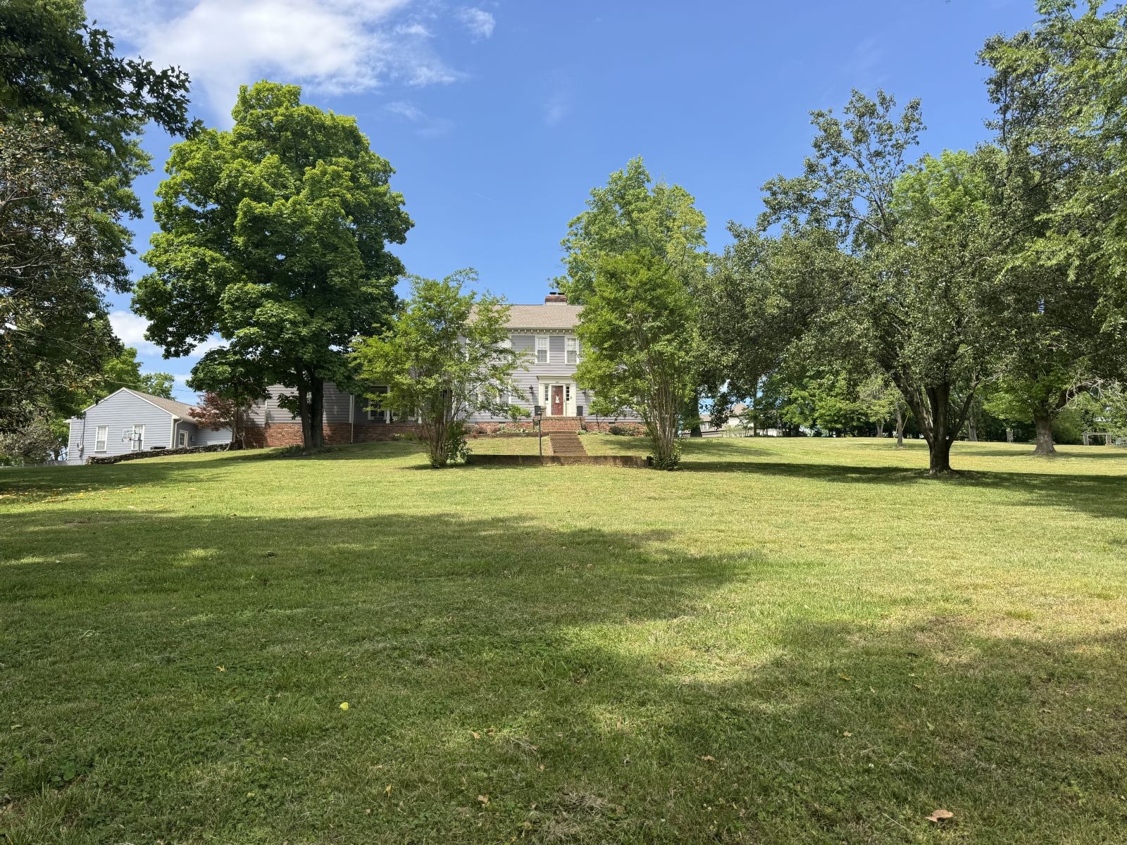 185 Clifftop Dr
