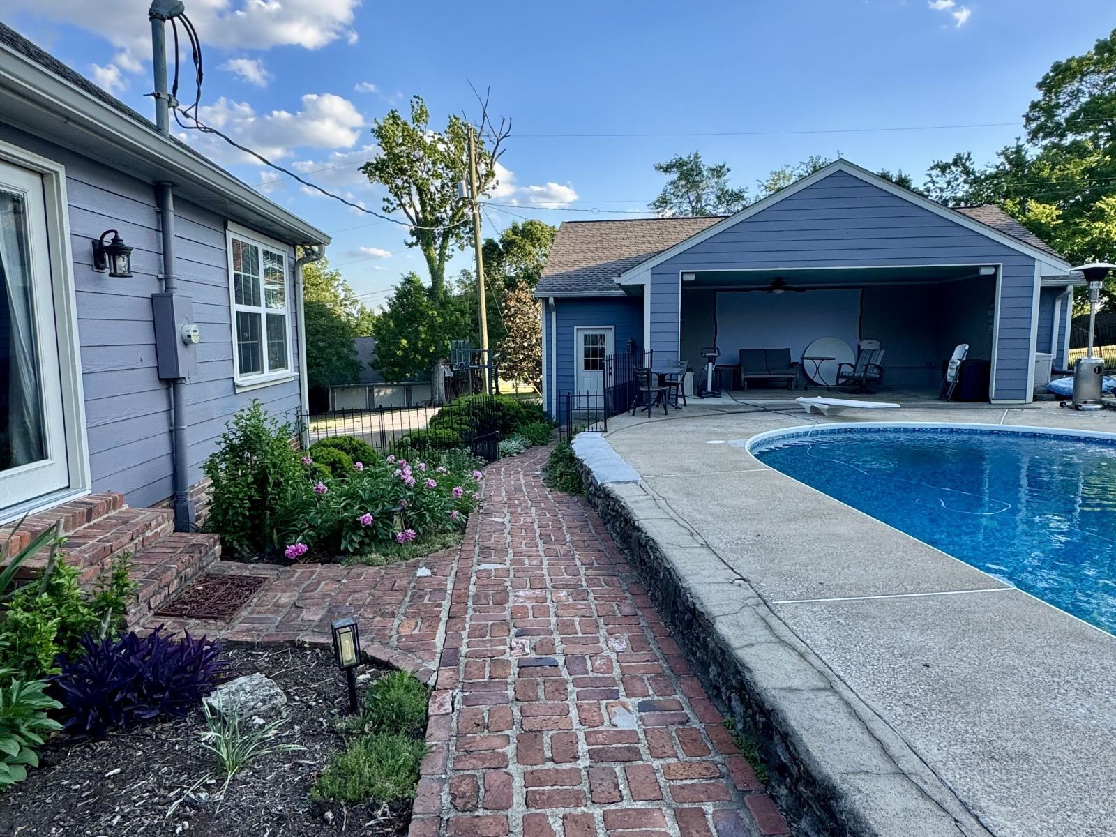 185 Clifftop Dr