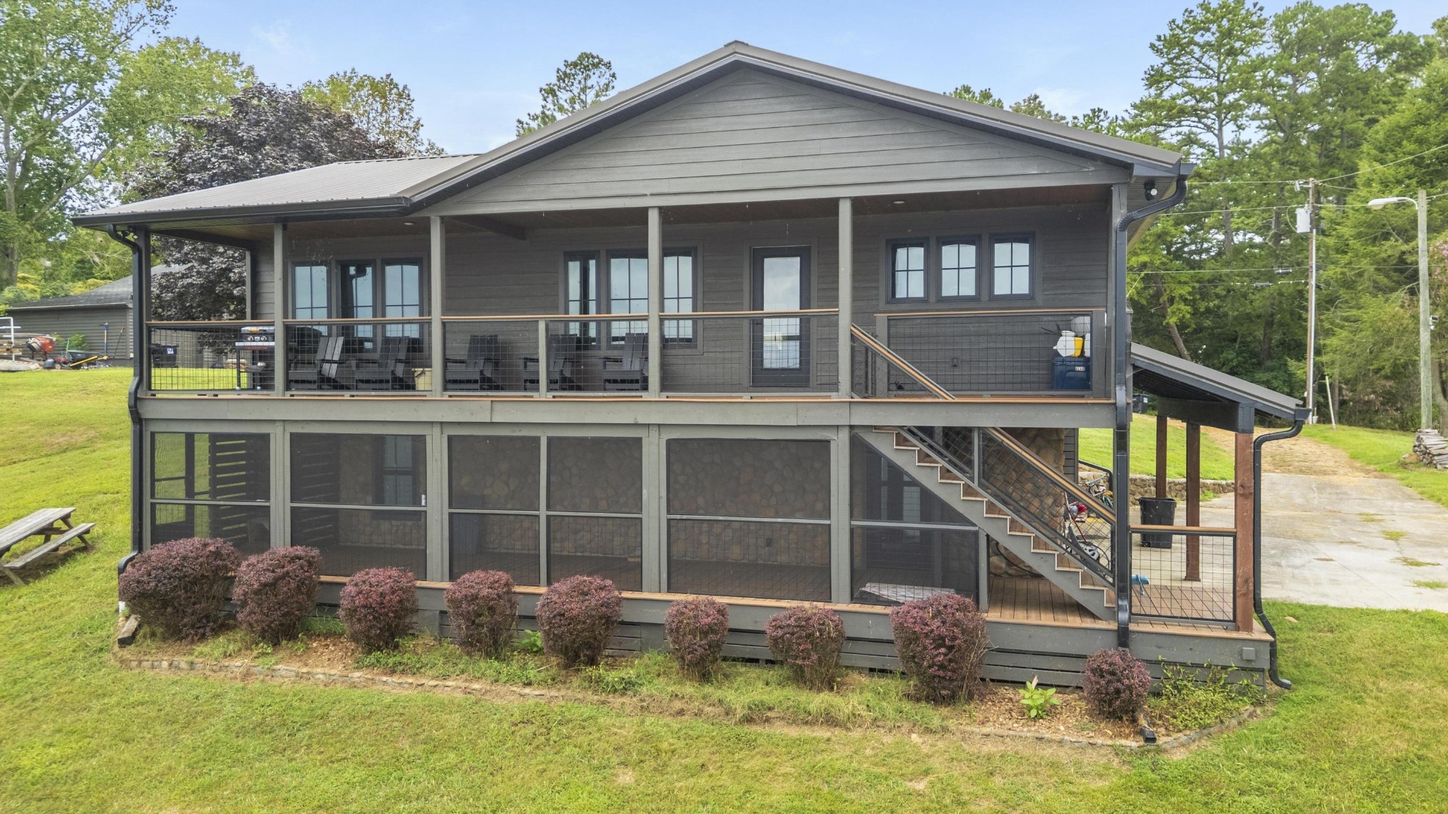 16010 Lakewood Drive