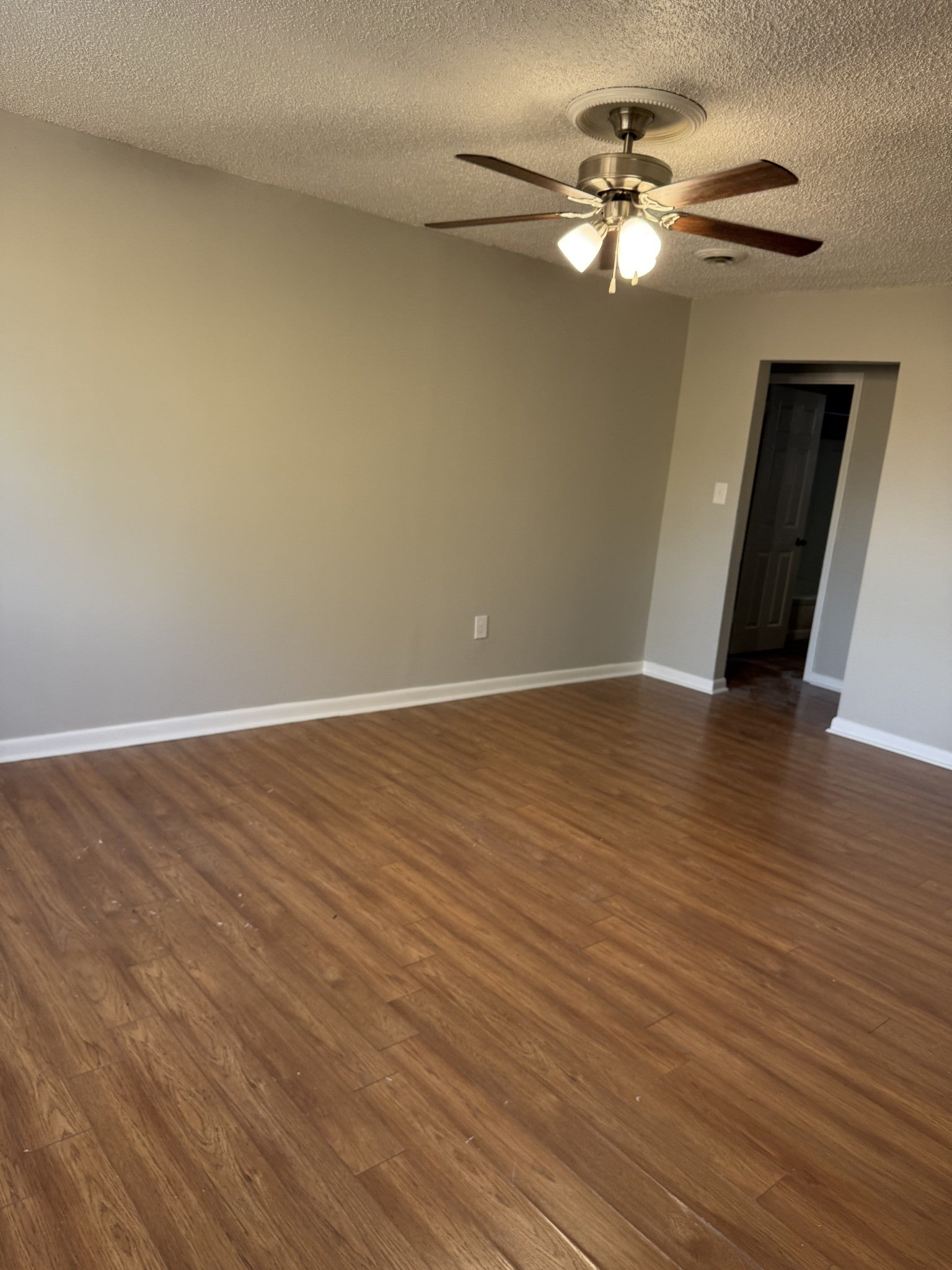 952A Strouse Ave C or D