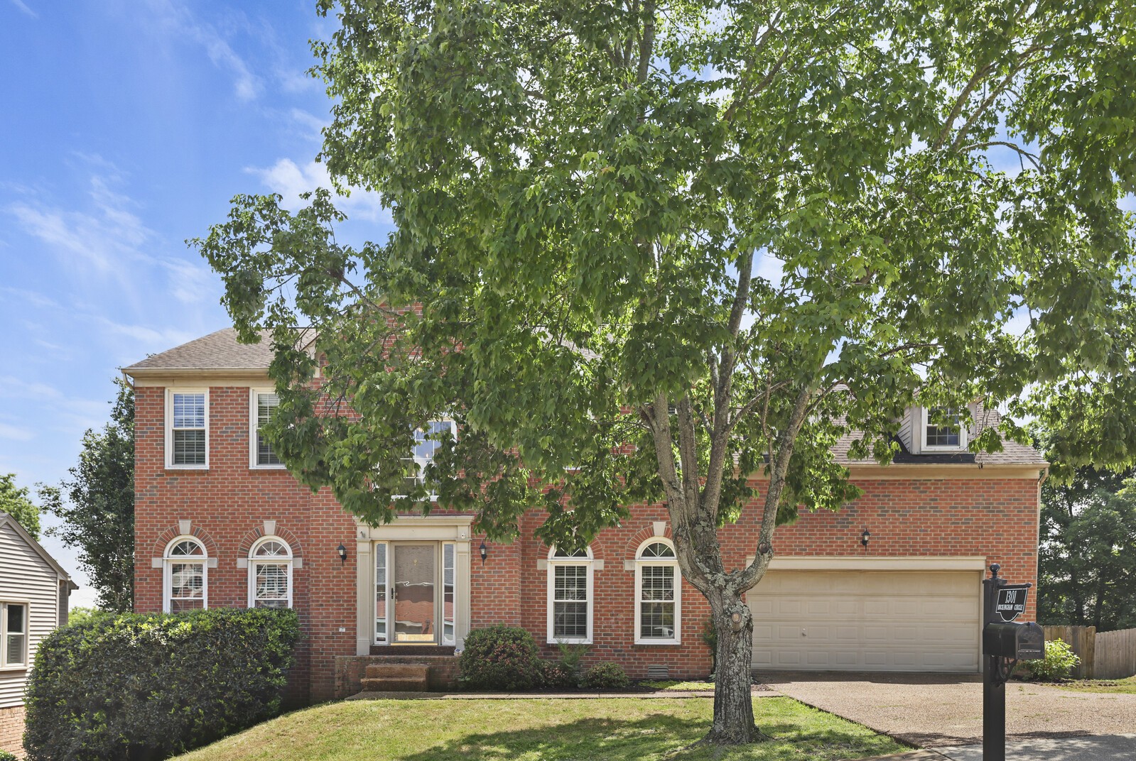 1301 Buckingham Cir