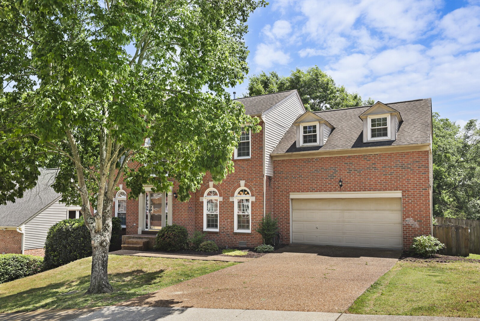 1301 Buckingham Cir