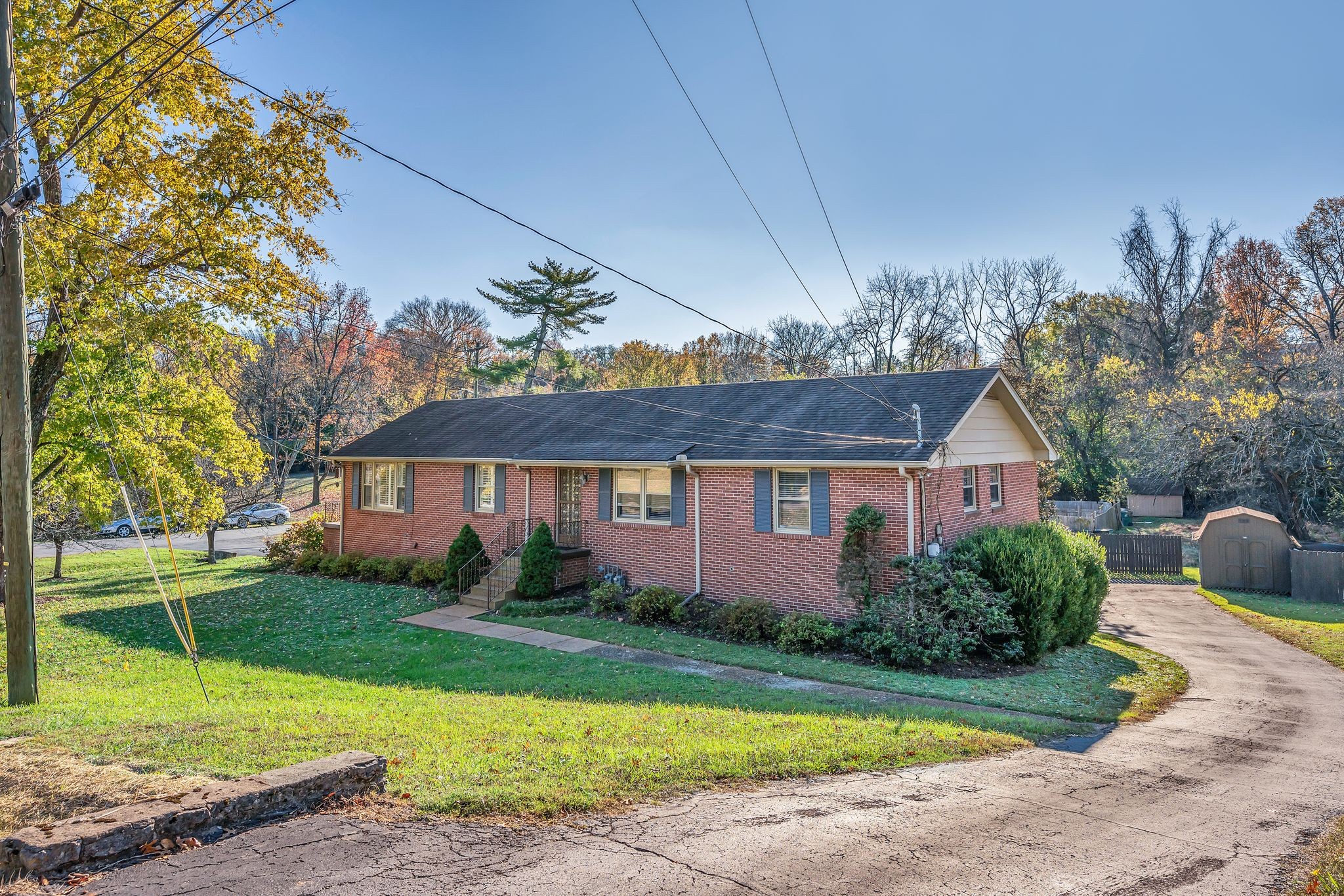3811 Moss Rose Dr
