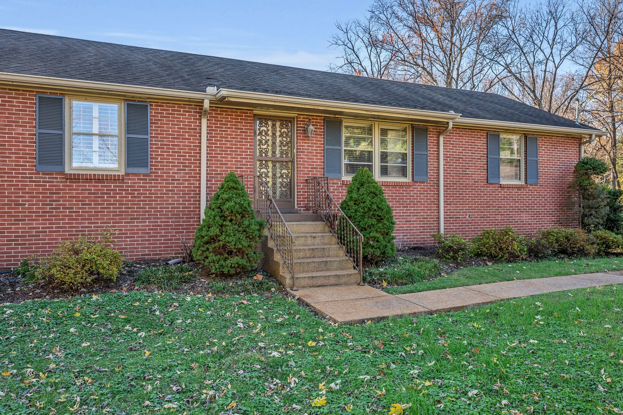 3811 Moss Rose Dr