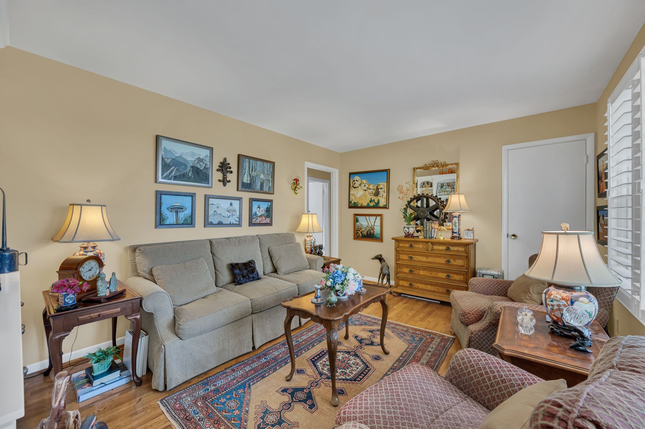 3811 Moss Rose Dr